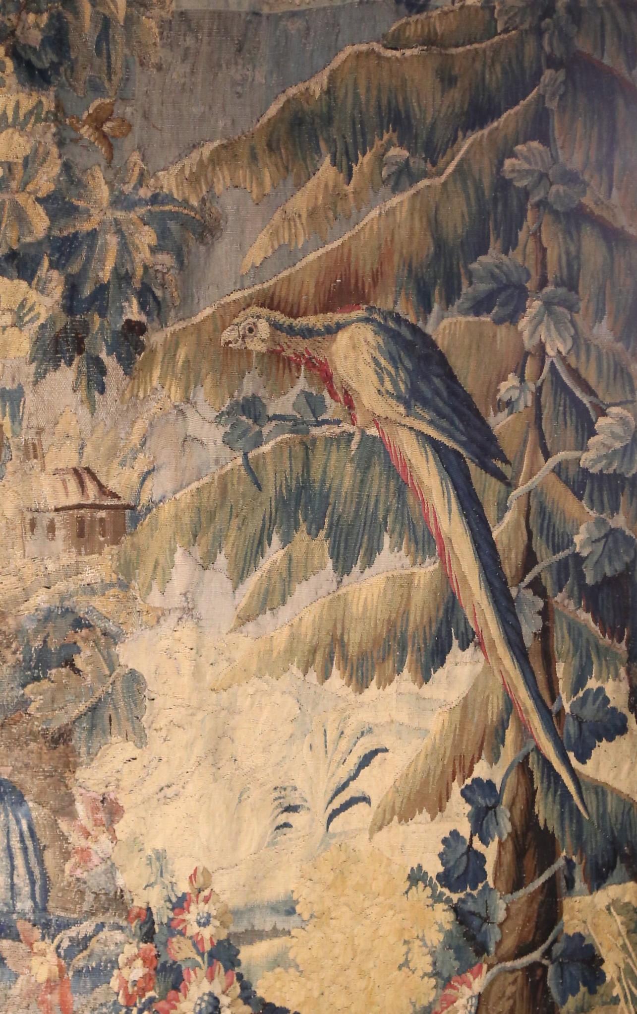 Tapiz de Aubusson francés tejido a mano del s. XVIII con pájaros, ruinas y borde floral siglo XVIII en venta