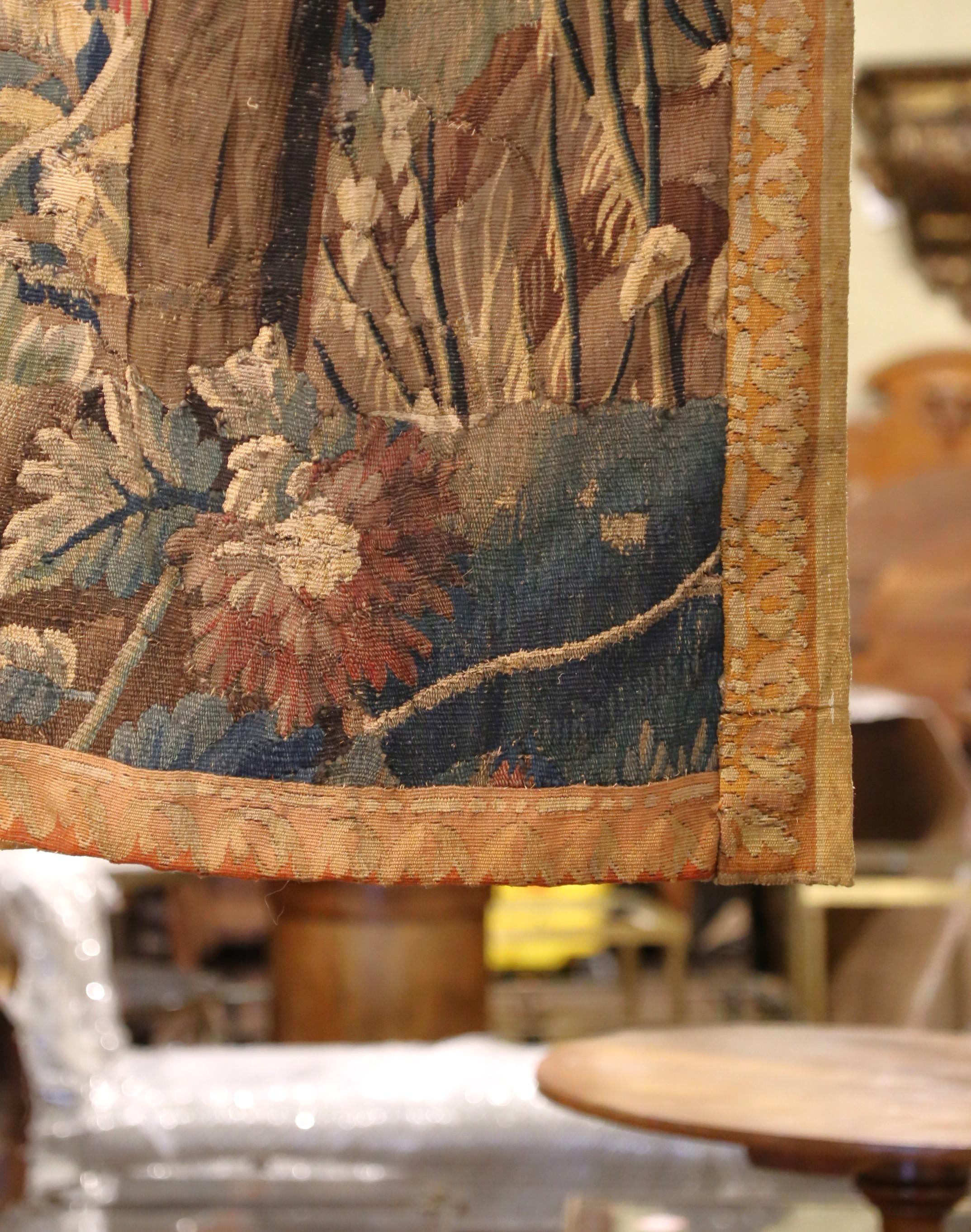 Tapiz de Aubusson francés tejido a mano del s. XVIII con pájaros, ruinas y borde floral en venta 2