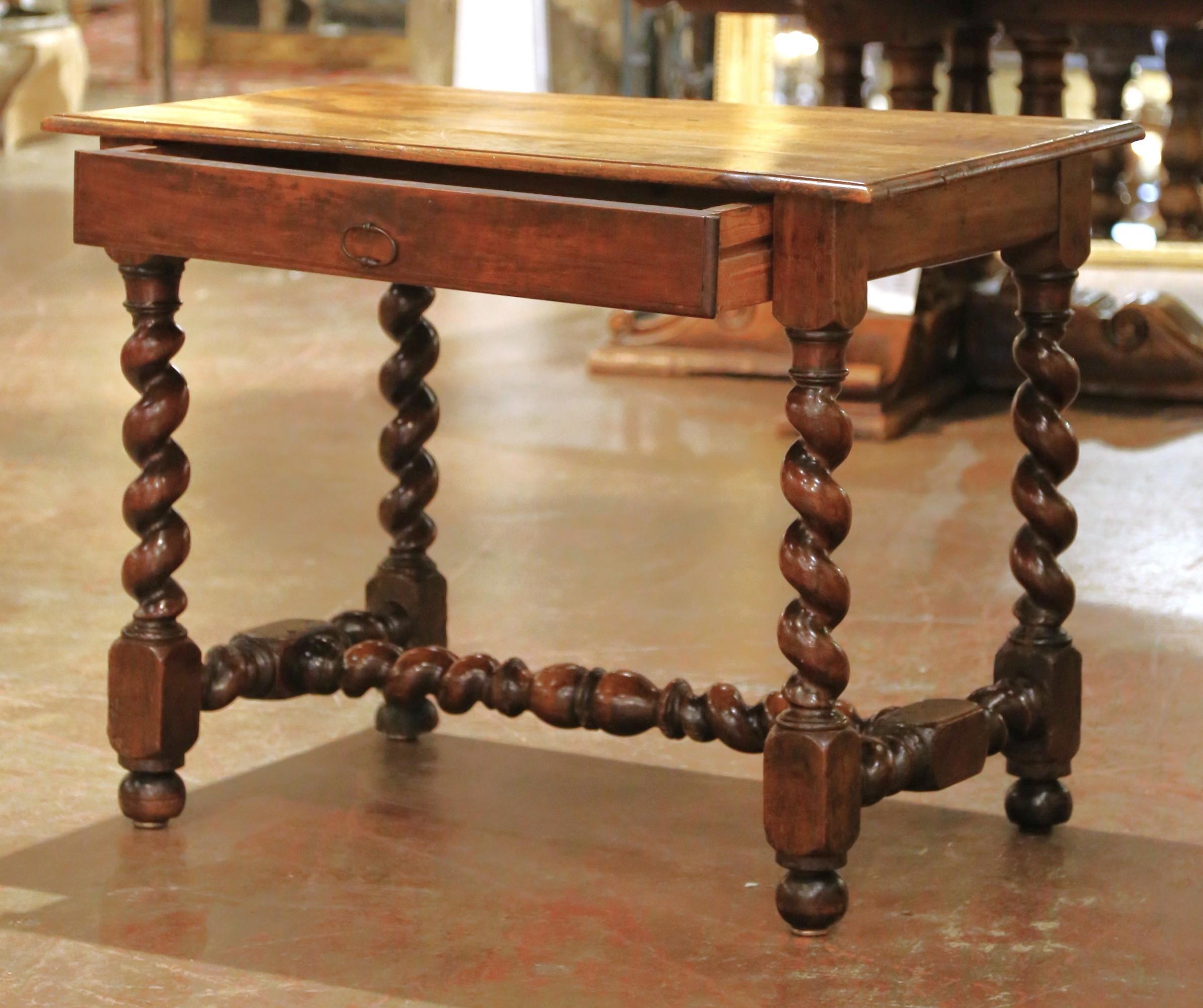 Mesa escritorio francesa Luis XIII de nogal del s. XVIII con patas torcidas de cebada y cajón Nogal en venta