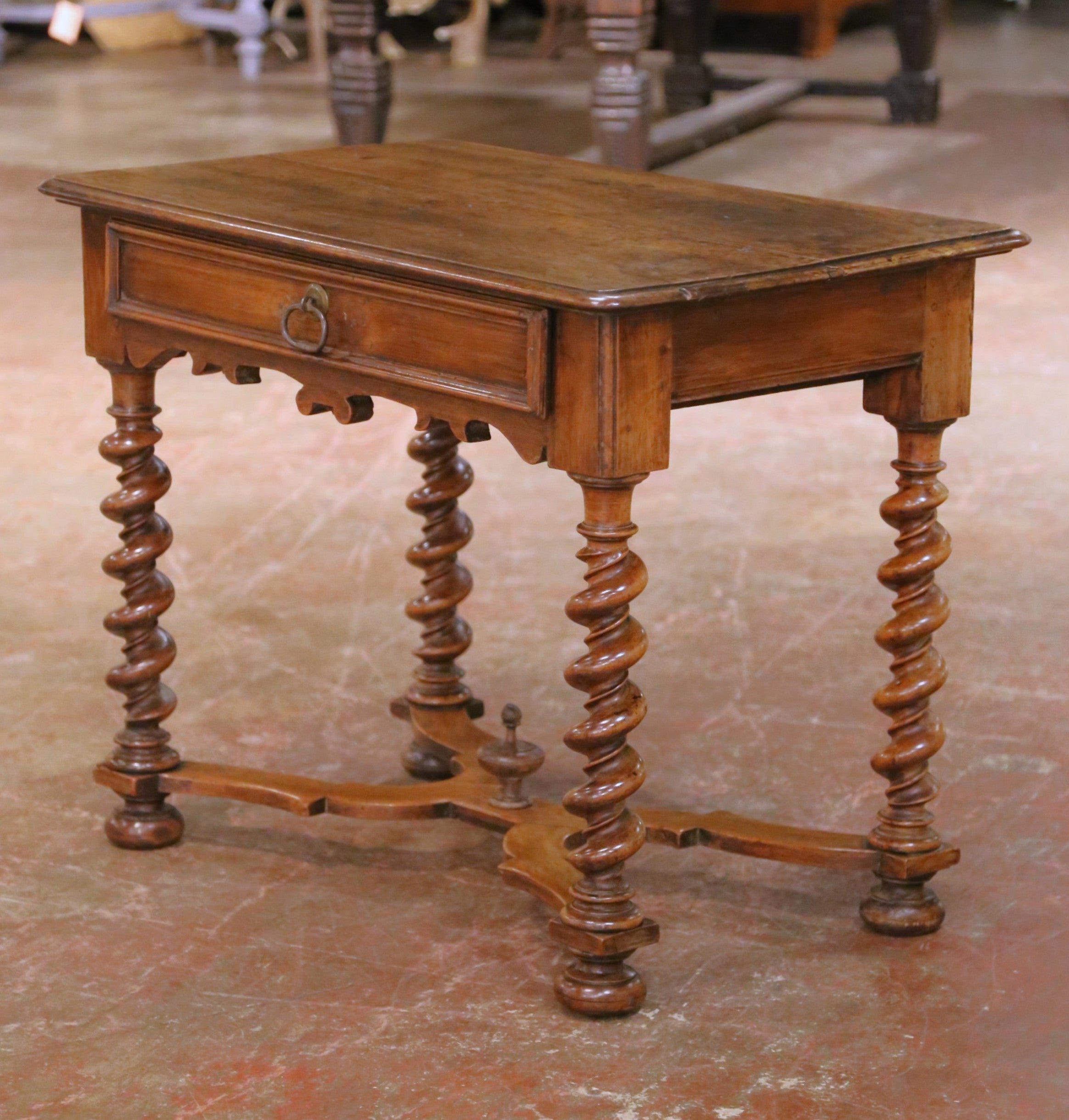 18th C. French Louis XIII Walnut Table Desk with Barley Twist Legs and Drawer in vendita
