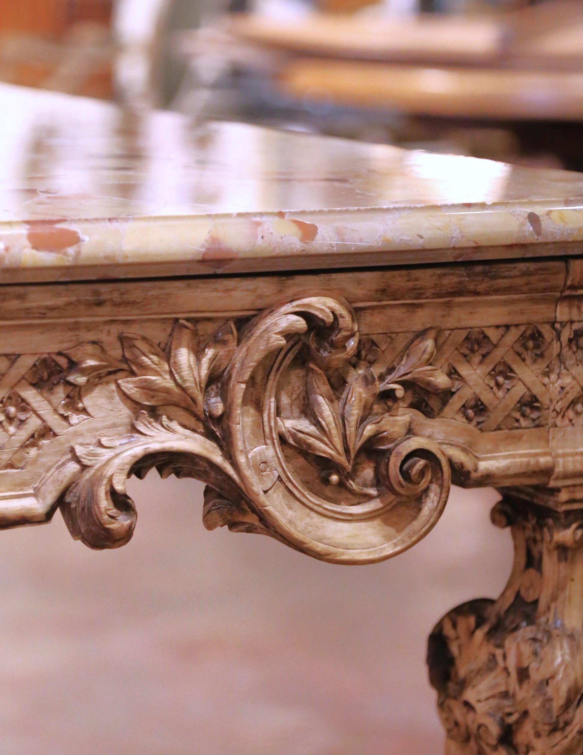 Tavolo da console francese Luigi XIV del XVIII secolo in noce sbiancato con piano in marmo di Breccia in vendita 4