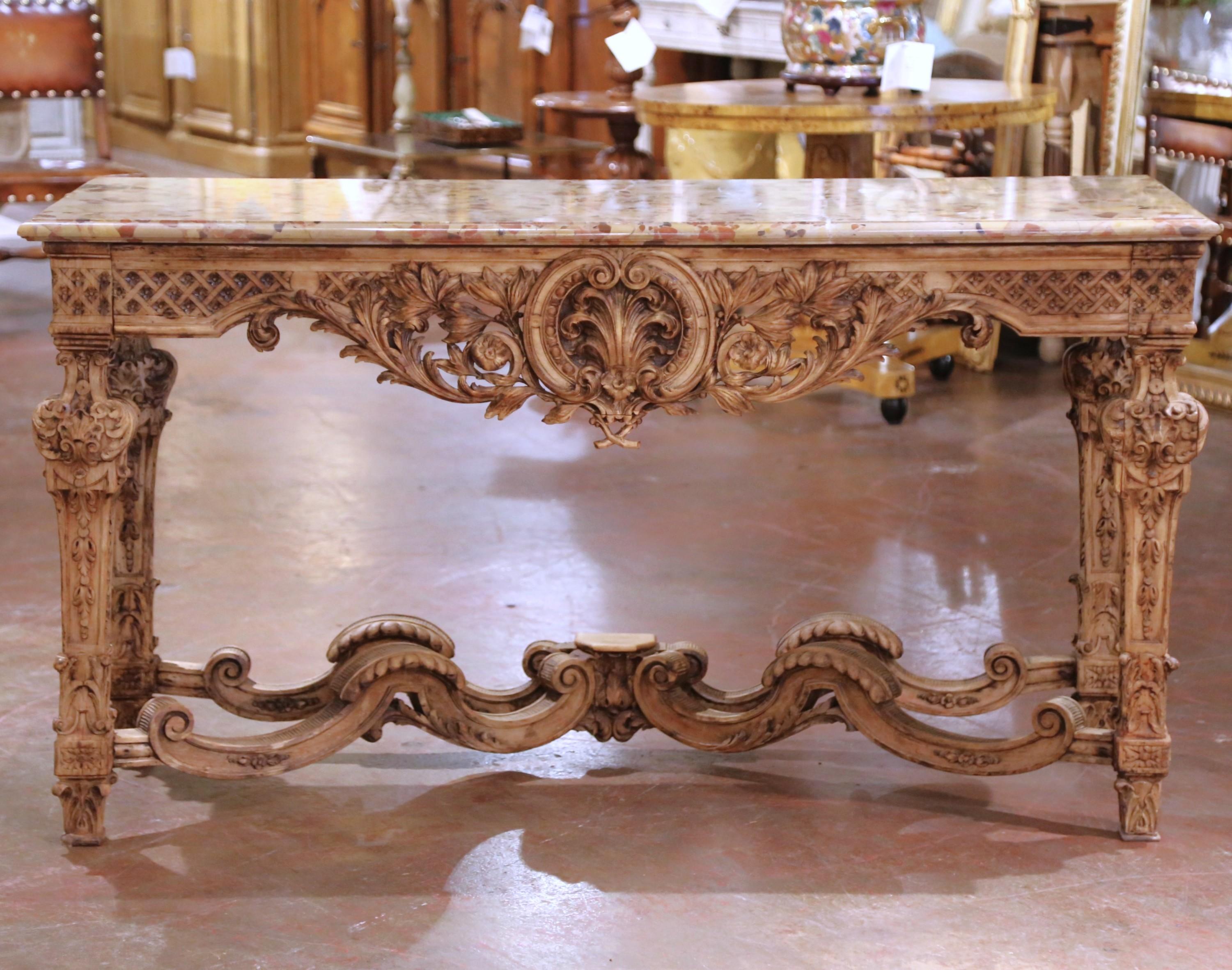 Francese Tavolo da console francese Luigi XIV del XVIII secolo in noce sbiancato con piano in marmo di Breccia in vendita