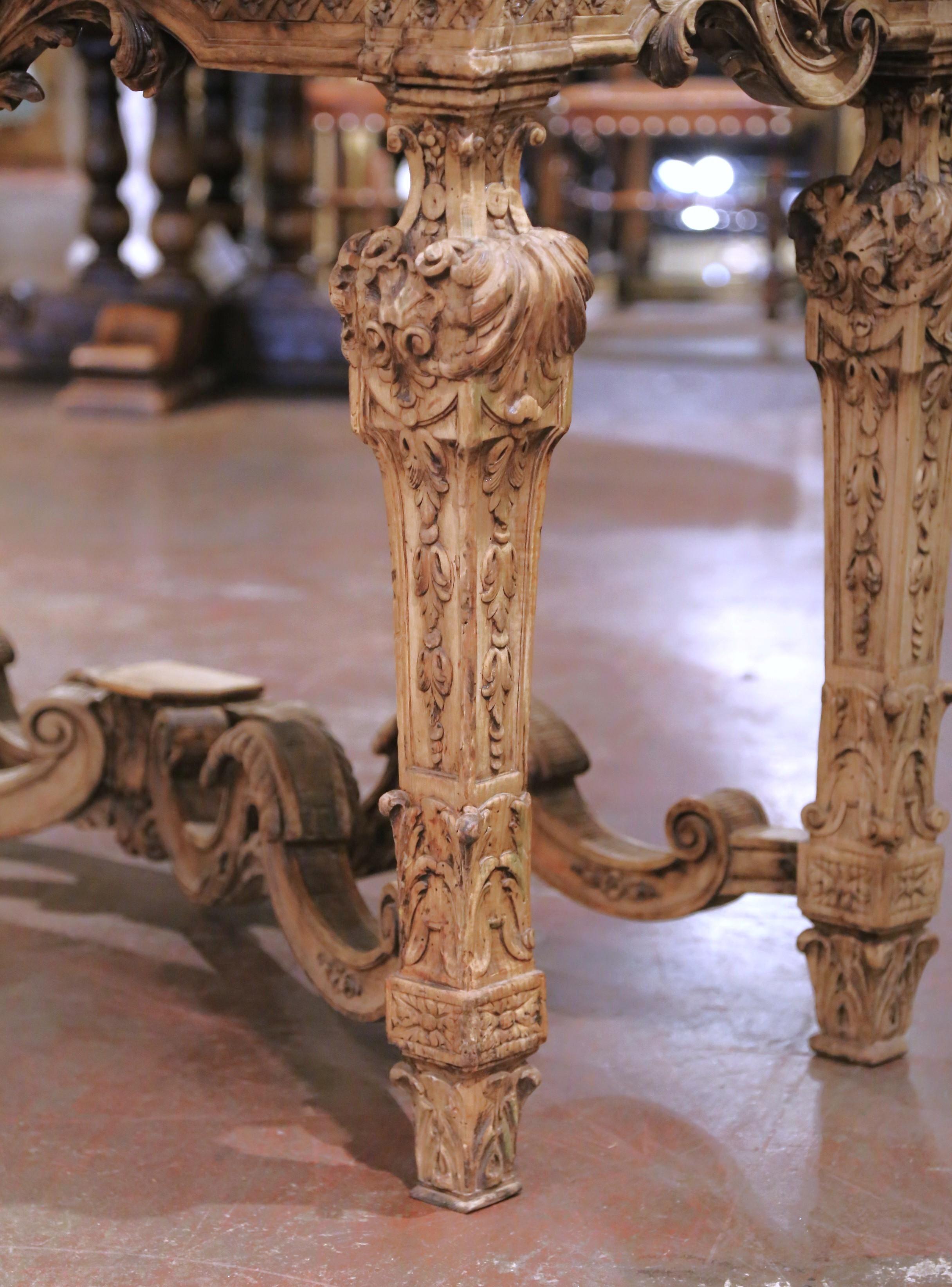 Tavolo da console francese Luigi XIV del XVIII secolo in noce sbiancato con piano in marmo di Breccia in vendita 1