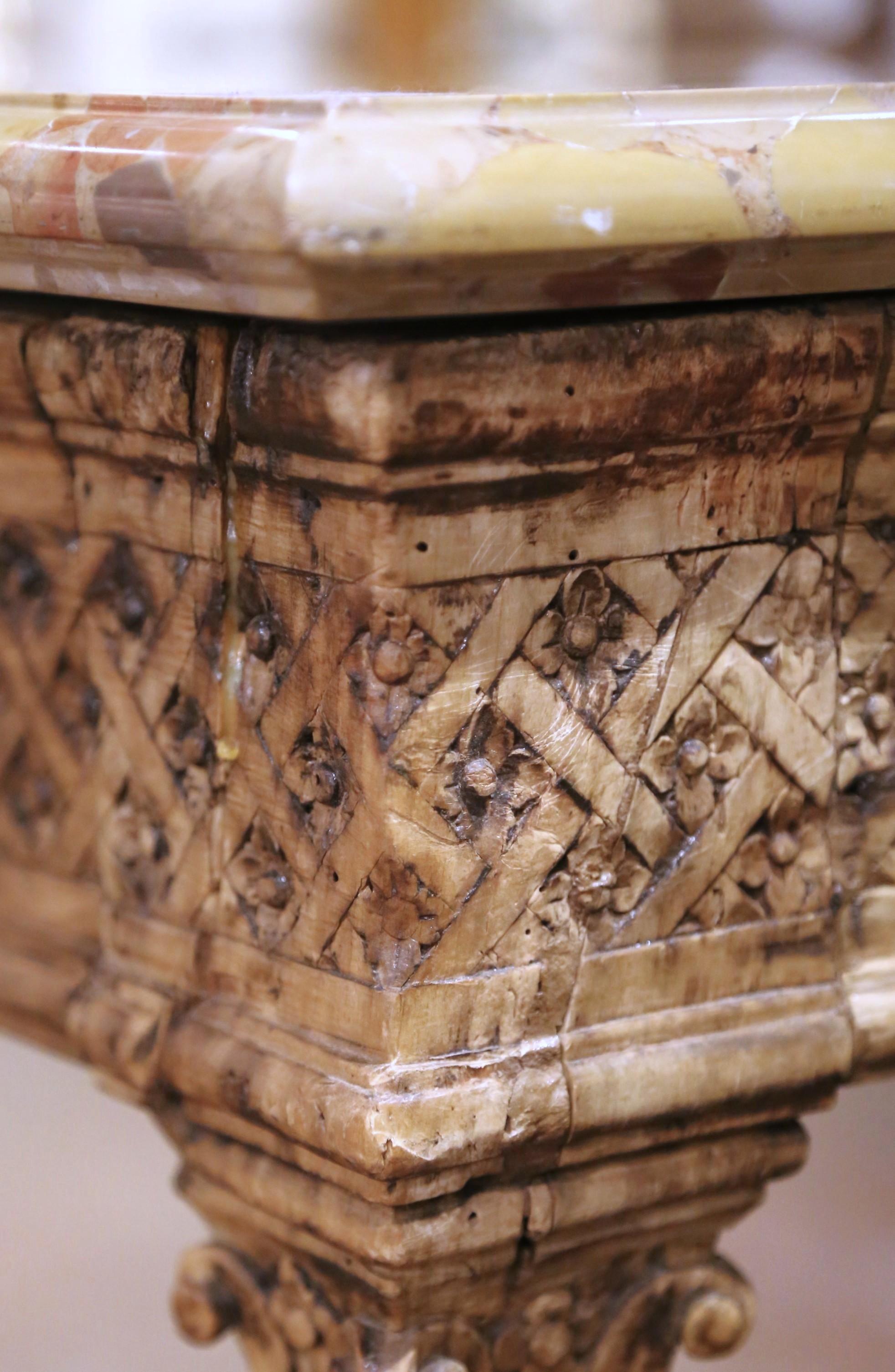 Tavolo da console francese Luigi XIV del XVIII secolo in noce sbiancato con piano in marmo di Breccia in vendita 3