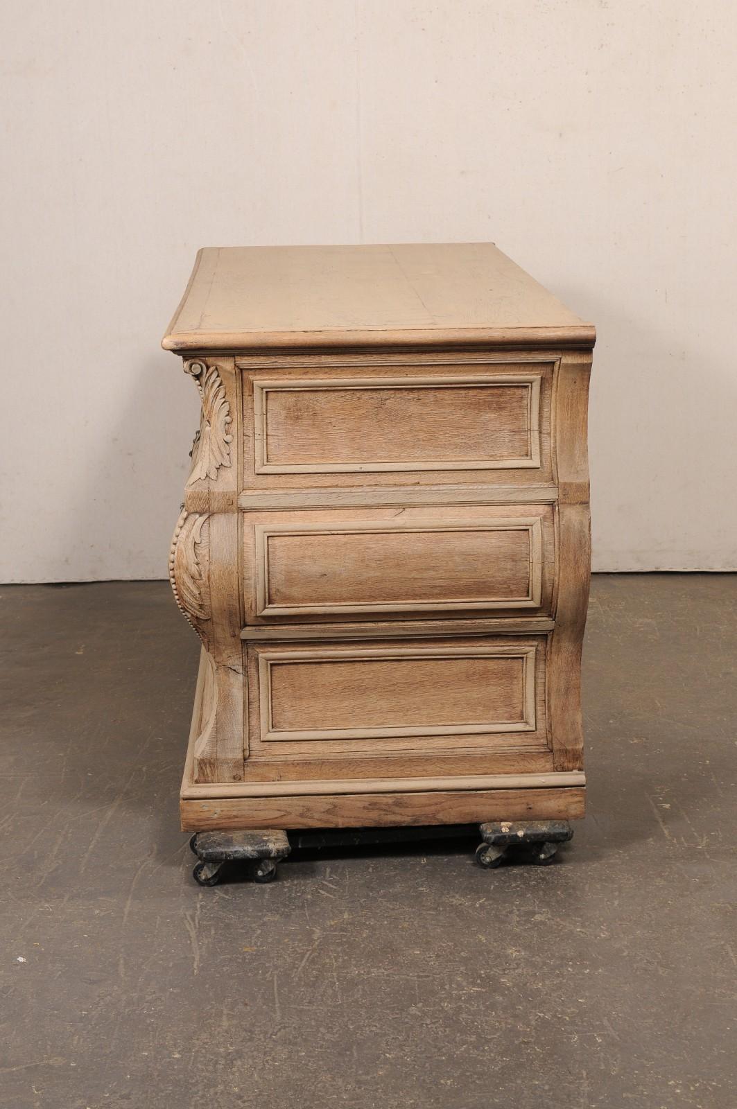 Commode francese Louis XV Bombé del 18° secolo in vendita 3