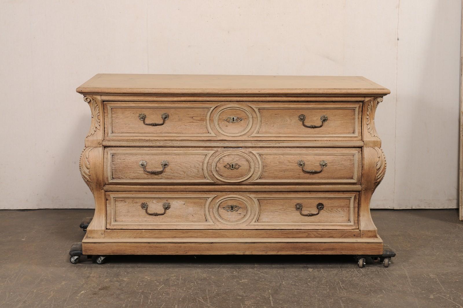 Commode francese Louis XV Bombé del 18° secolo in vendita 5
