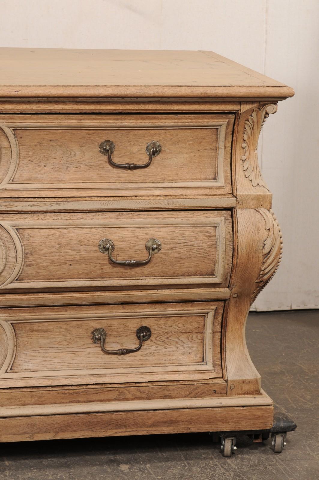 Commode francese Louis XV Bombé del 18° secolo in vendita 6