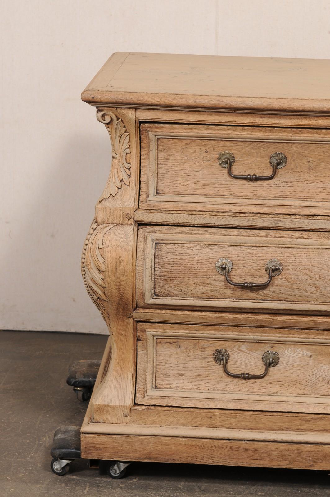 Commode francese Louis XV Bombé del 18° secolo in vendita 7