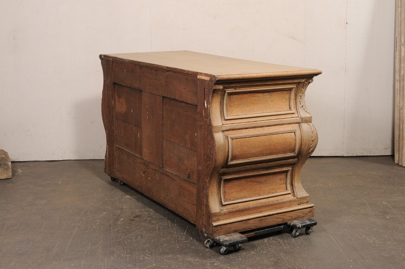 Legno Commode francese Louis XV Bombé del 18° secolo in vendita