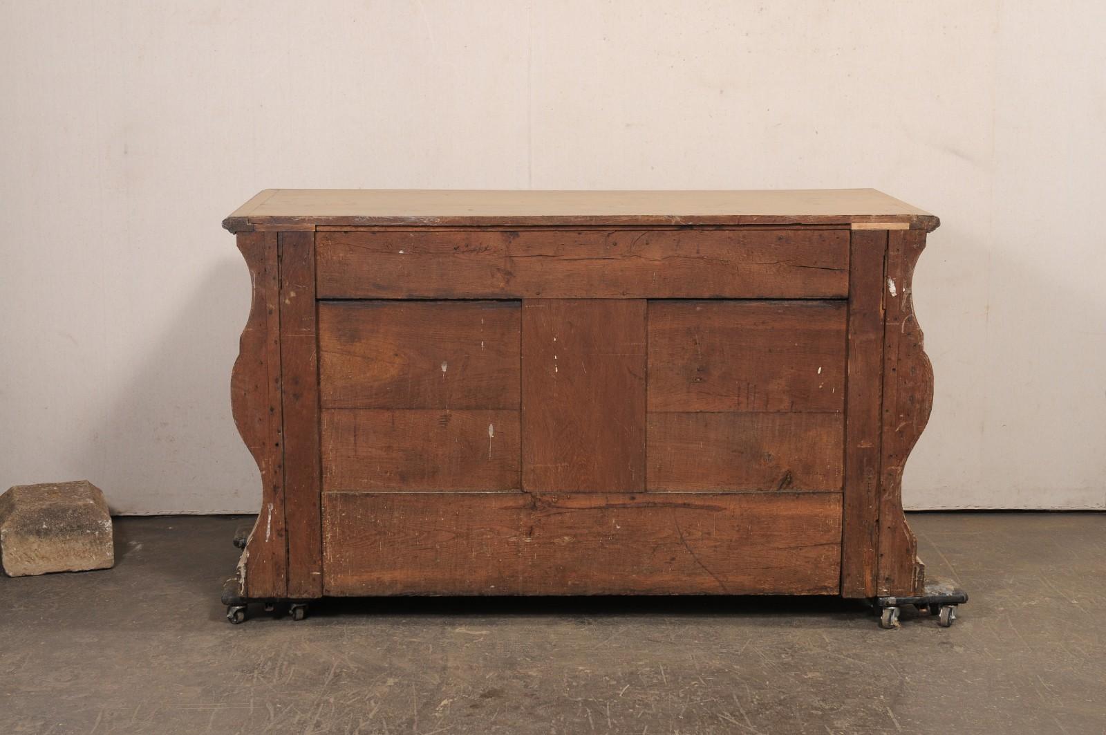 Commode francese Louis XV Bombé del 18° secolo in vendita 1