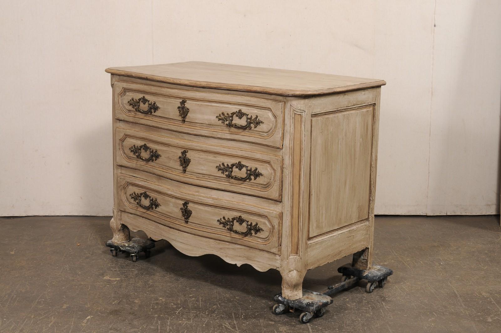 Commodo a serpentina in legno intagliato e dipinto del 18° C. francese Luigi XV in vendita 5