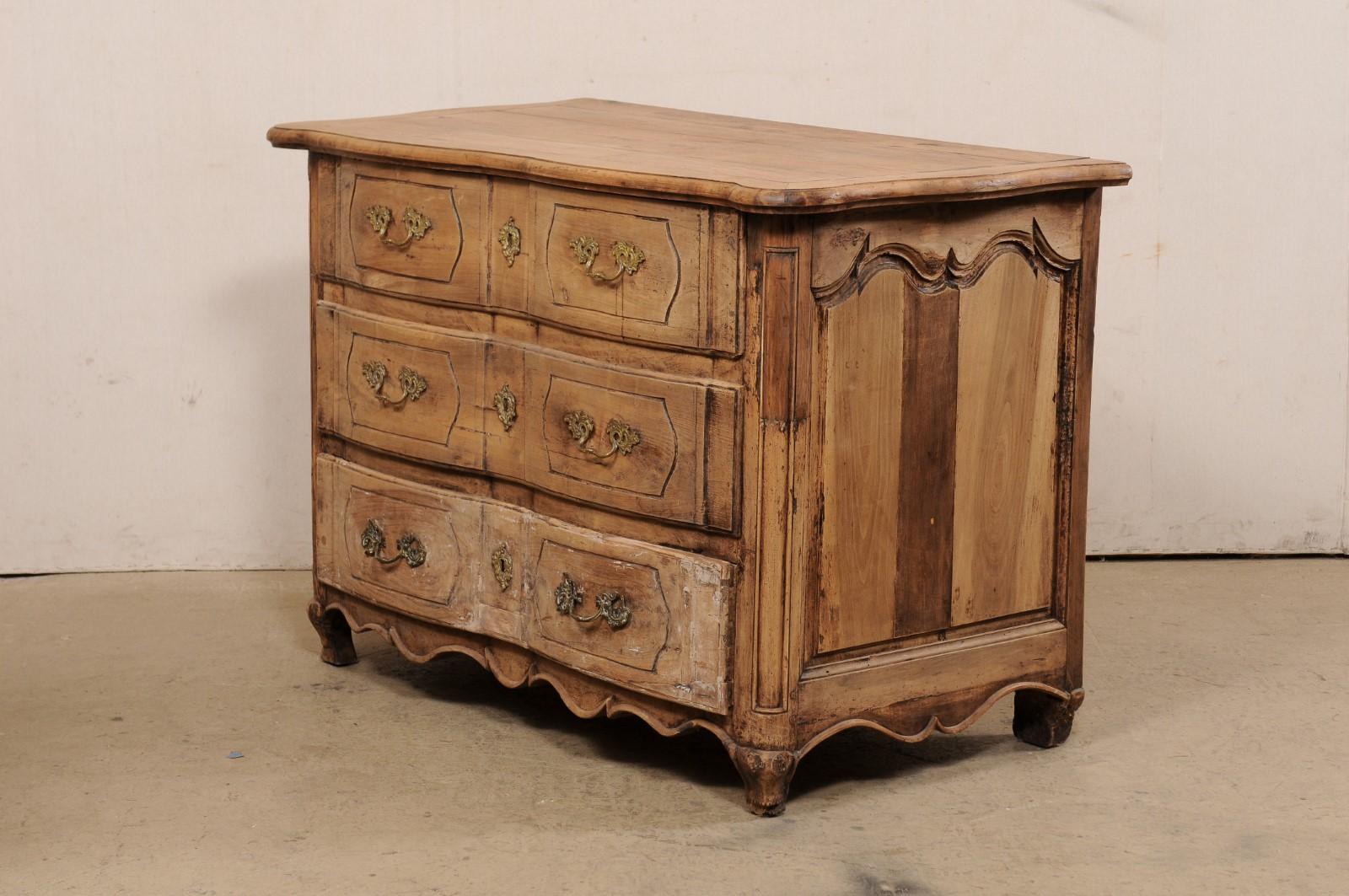 18th C. French Louis XV Carved-Wood Serpentine Commode For Sale 7