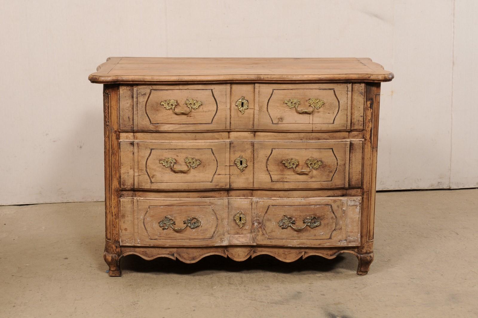 18th C. French Louis XV Carved-Wood Serpentine Commode For Sale 8