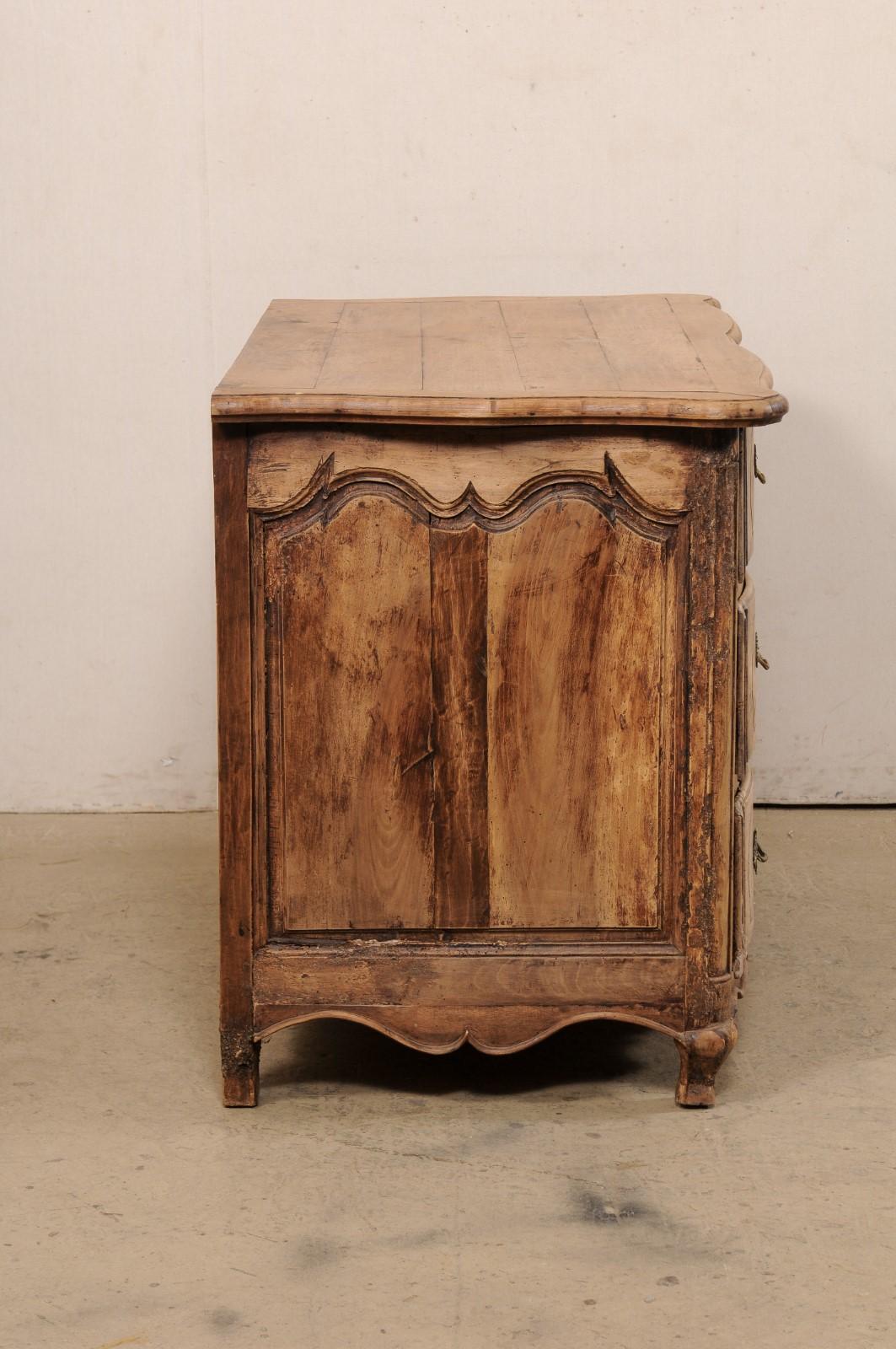 18th C. French Louis XV Carved-Wood Serpentine Commode For Sale 2