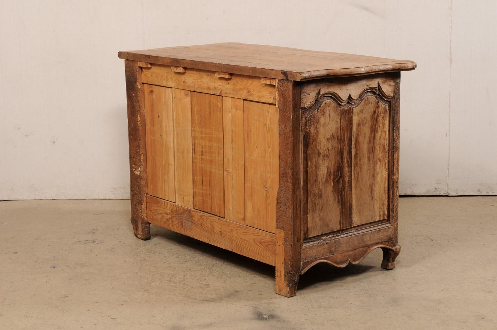 18th C. French Louis XV Carved-Wood Serpentine Commode For Sale 3