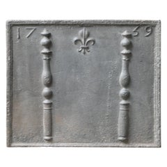 Plaque de cheminée Louis XV du 18ème siècle avec piliers et fleur de lys