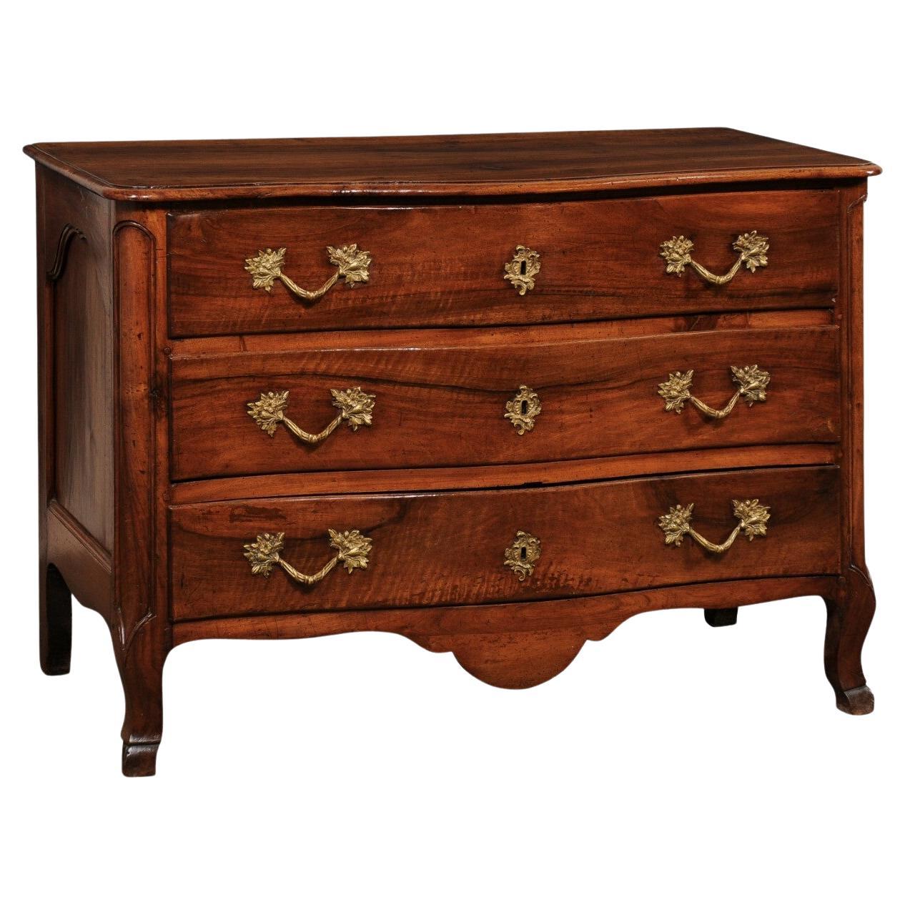 18th C. French Louis XV Serpentine Commode im Angebot