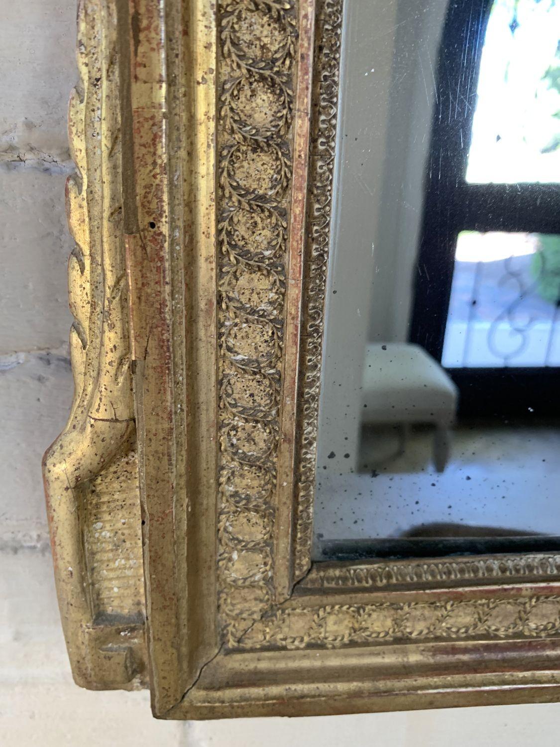 Miroir en bois doré d'époque Louis XVI du 18ème siècle avec plaque de miroir d'origine en vente 1