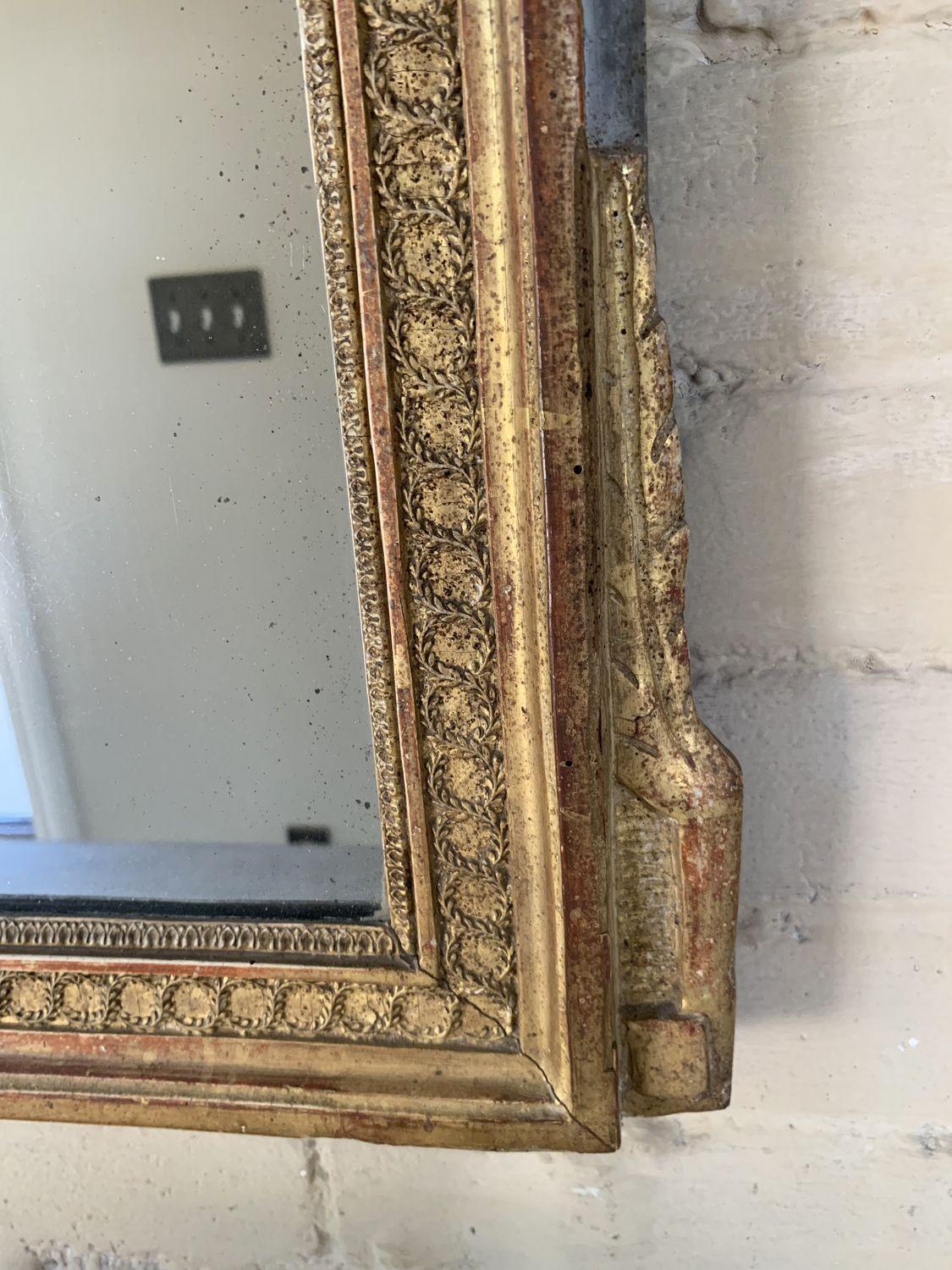 Miroir en bois doré d'époque Louis XVI du 18ème siècle avec plaque de miroir d'origine en vente 2