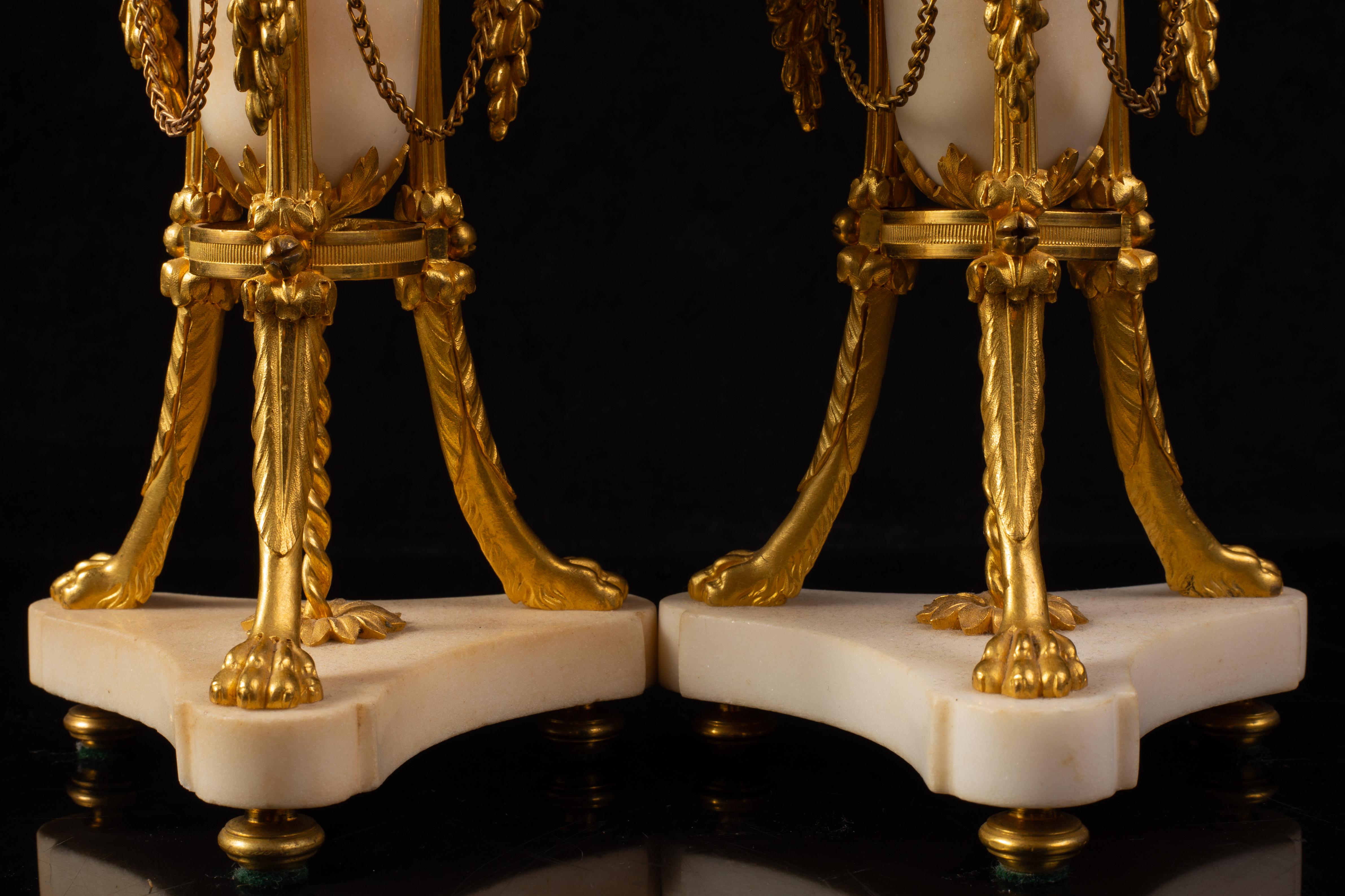 18th C French Ormolu-Mounted Carrara Marble Pot-Pourri Cassolettes on Paw Feet For Sale 3