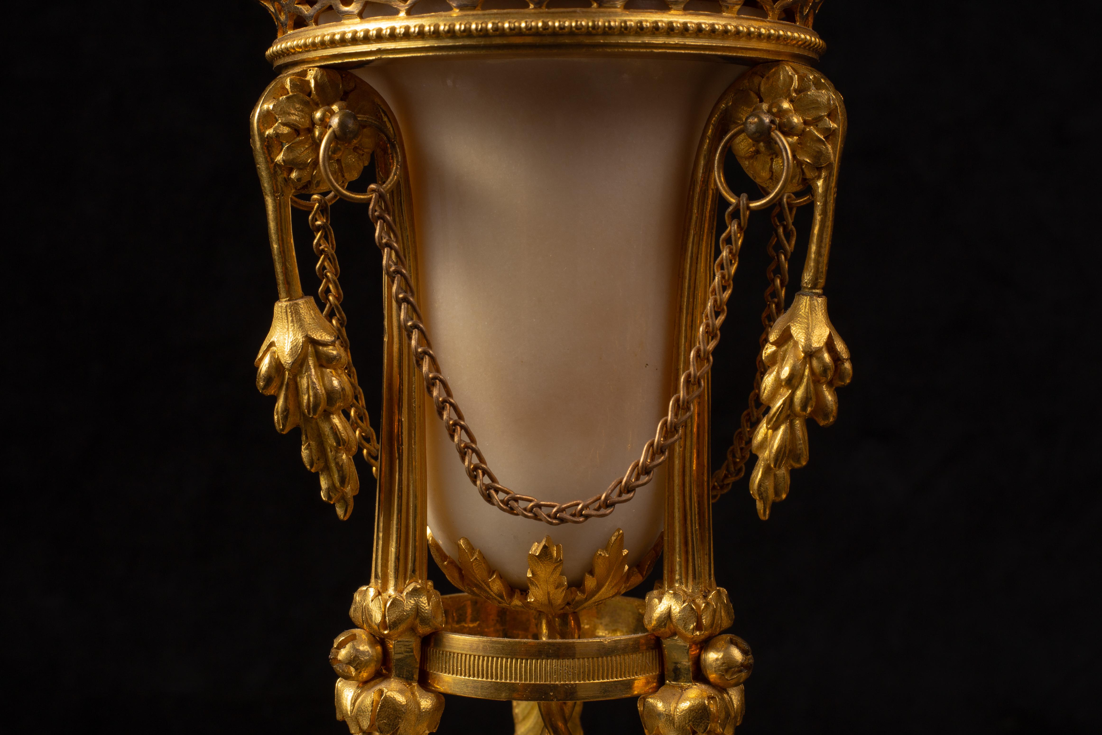 18th C French Ormolu-Mounted Carrara Marble Pot-Pourri Cassolettes on Paw Feet For Sale 4