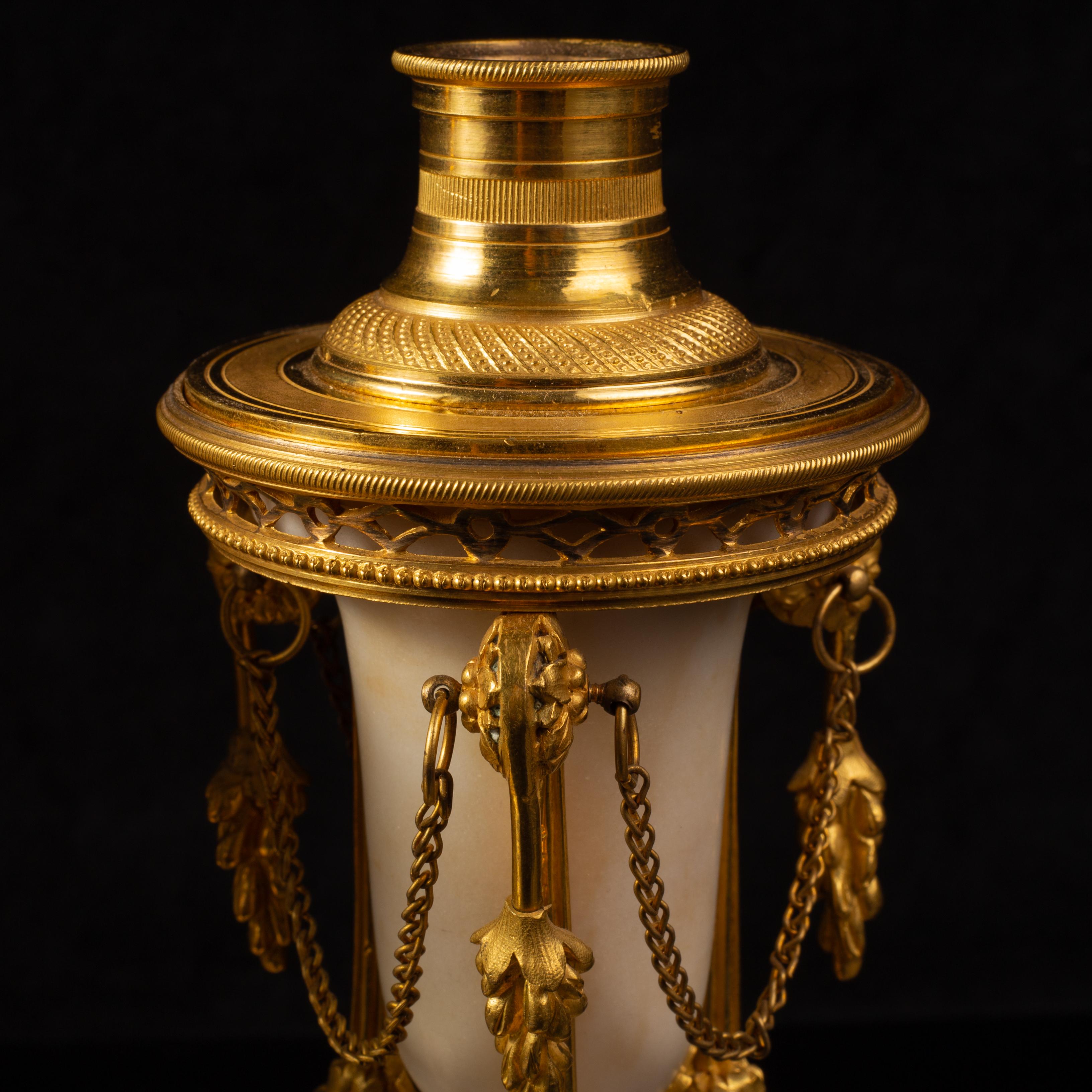 Bronze 18th C French Ormolu-Mounted Carrara Marble Pot-Pourri Cassolettes on Paw Feet For Sale