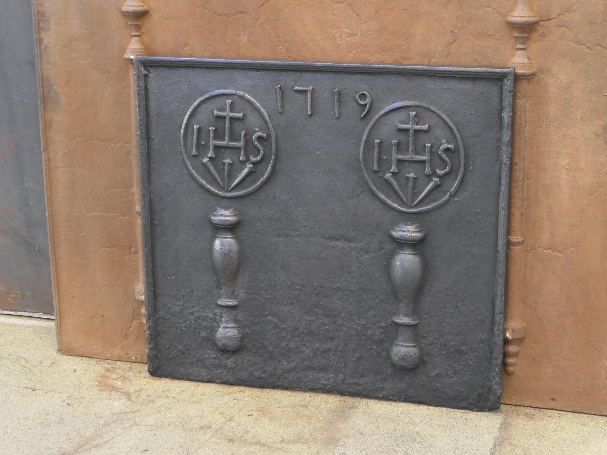 18th C. French 'Pillars with IHS Monograms' Fireback / Backsplash, Louis XIV In Good Condition For Sale In Soest, NL