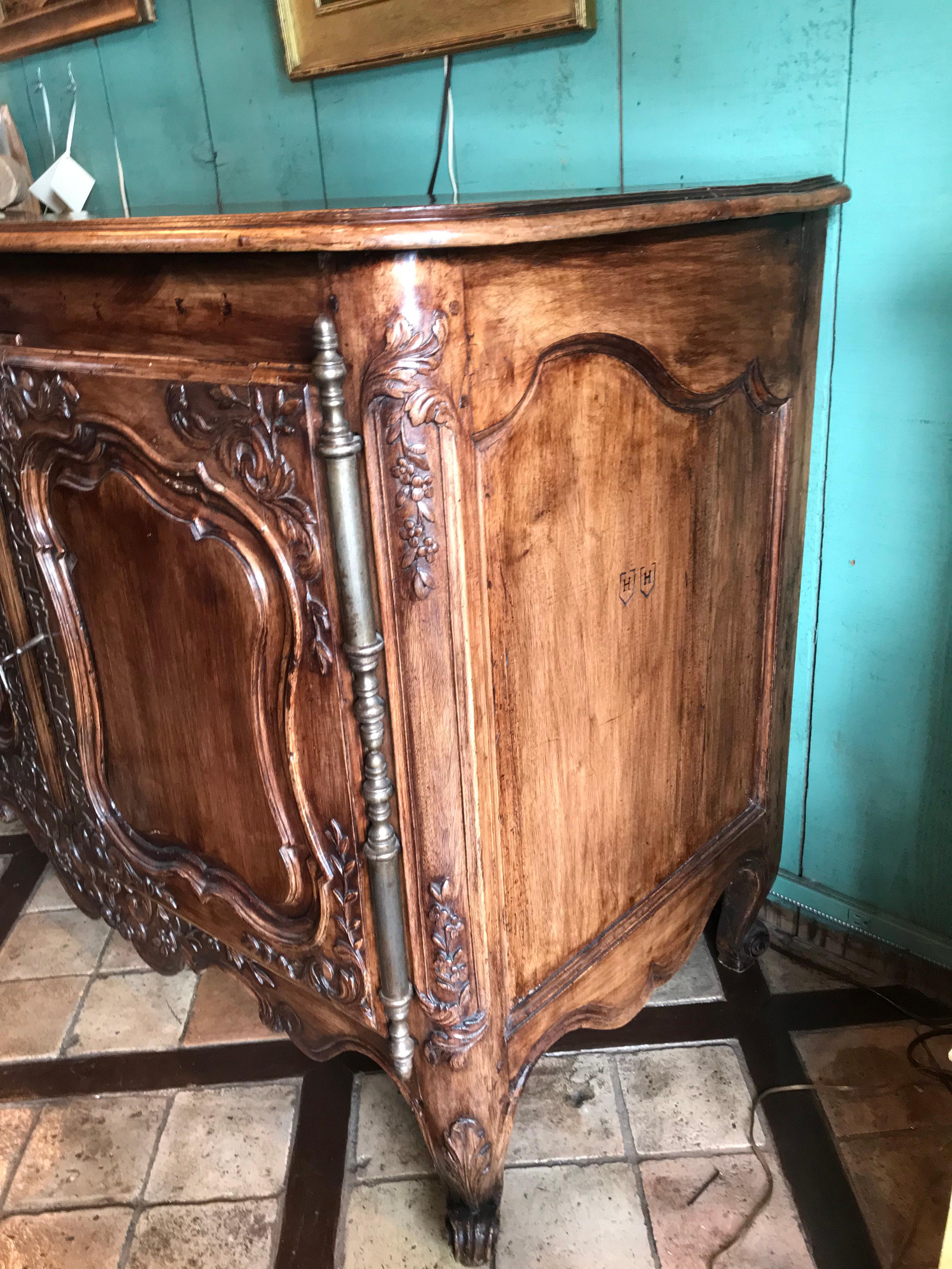 18th C. French Provencal Arlesienne Credenza in Walnut Antiques Buffet Cabinet For Sale 4