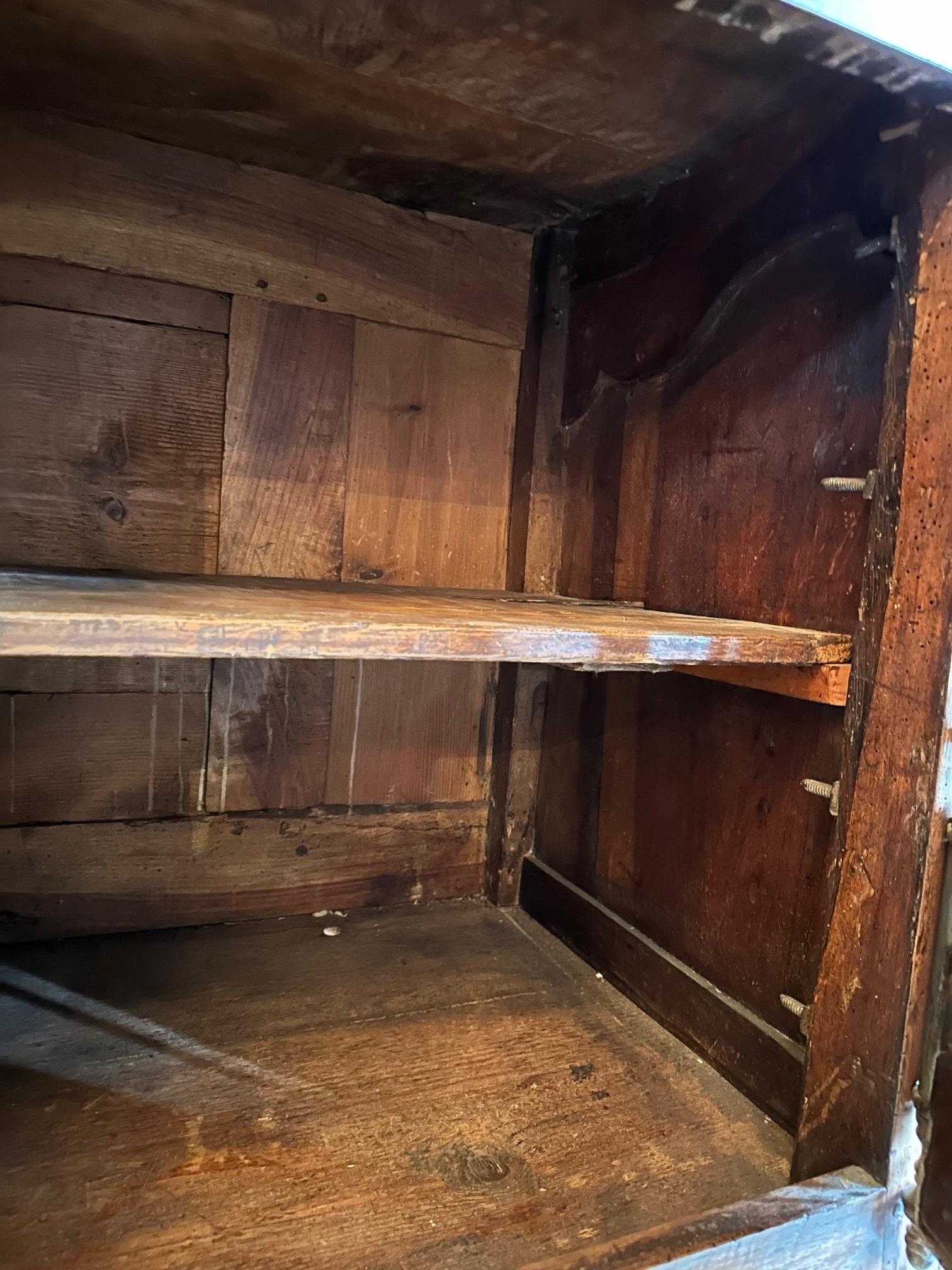 18th C. French Provencal Arlesienne Credenza in Walnut Antiques Buffet Cabinet In Good Condition For Sale In West Hollywood, CA