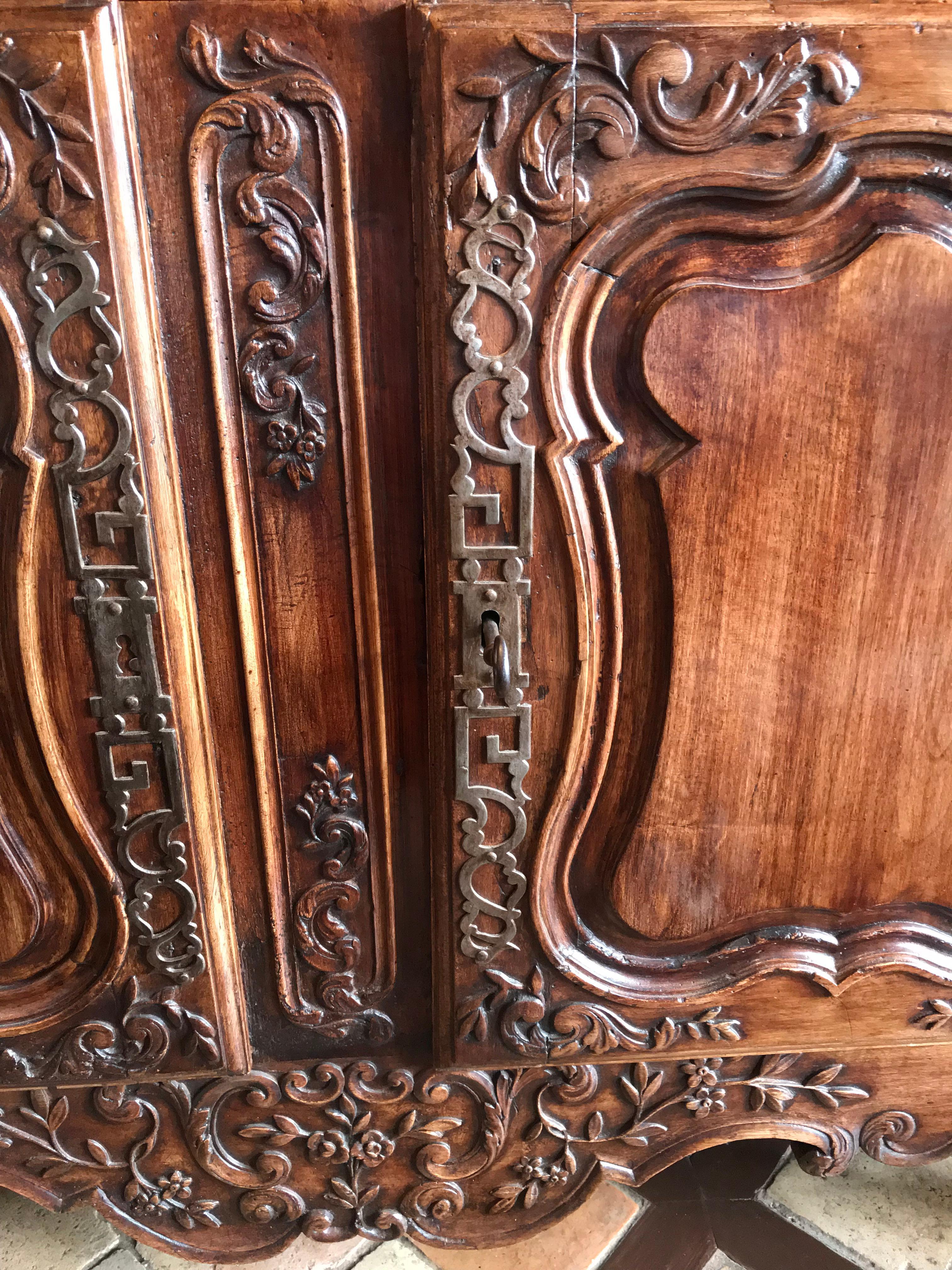 18th Century and Earlier 18th C. French Provencal Arlesienne Credenza in Walnut Antiques Buffet Cabinet For Sale