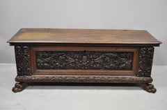 Kommode/ Truhe/ Truhe aus geschnitztem Walnussholz mit Pfotenfuß, Französische Renaissance