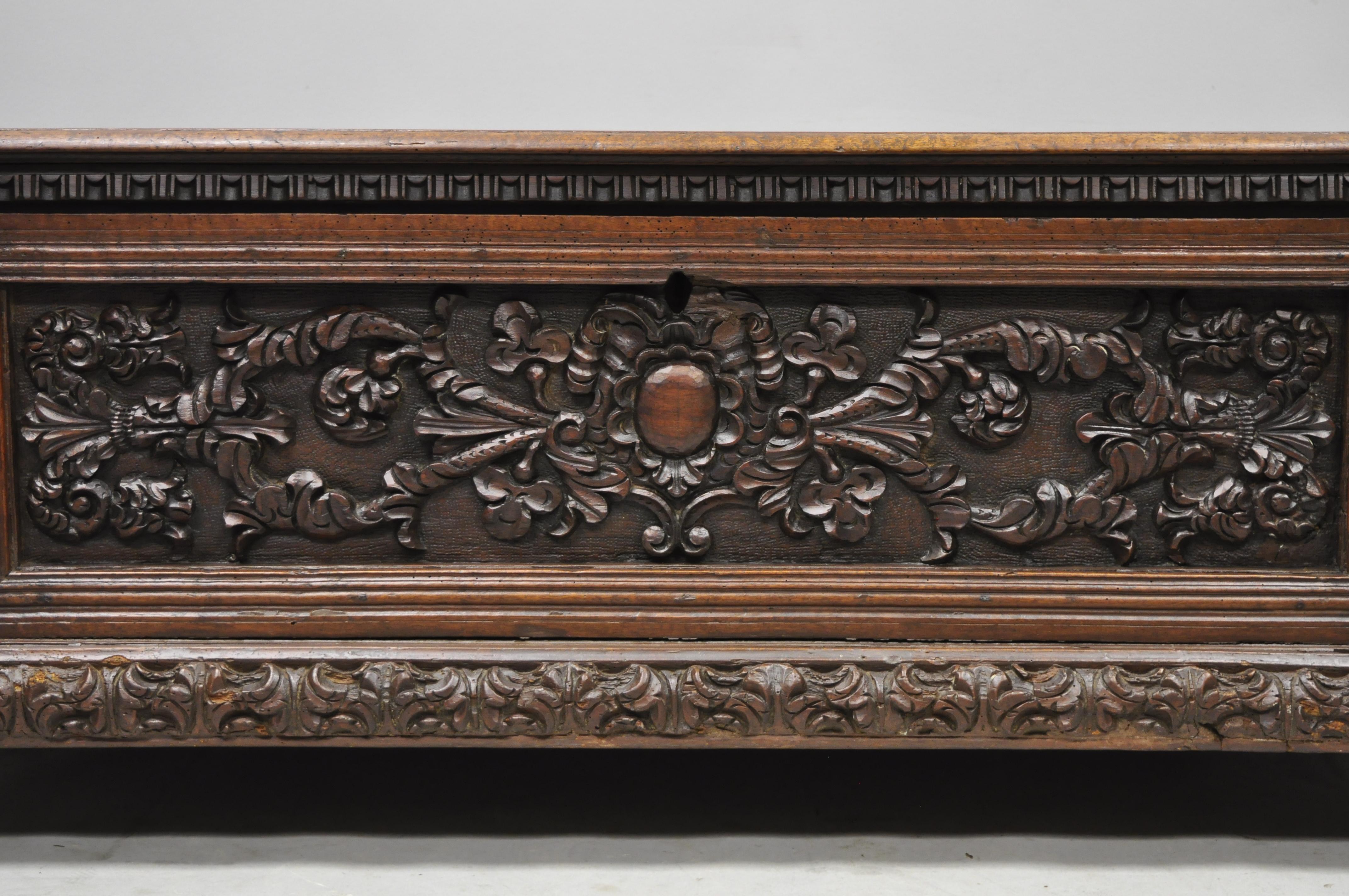 French Renaissance Carved Walnut Paw Foot Coffer Trunk Blanket Chest In Good Condition In Philadelphia, PA