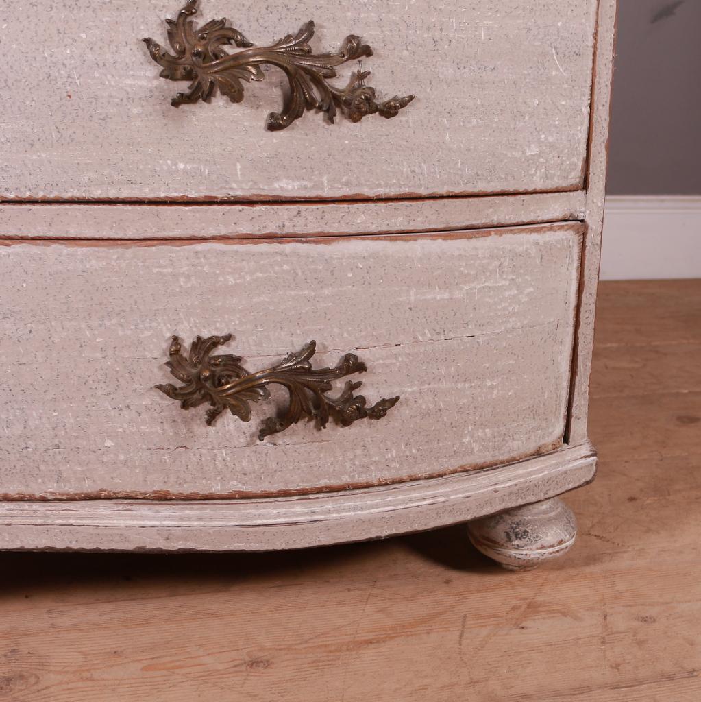 18th C French Serpentine Commode 1