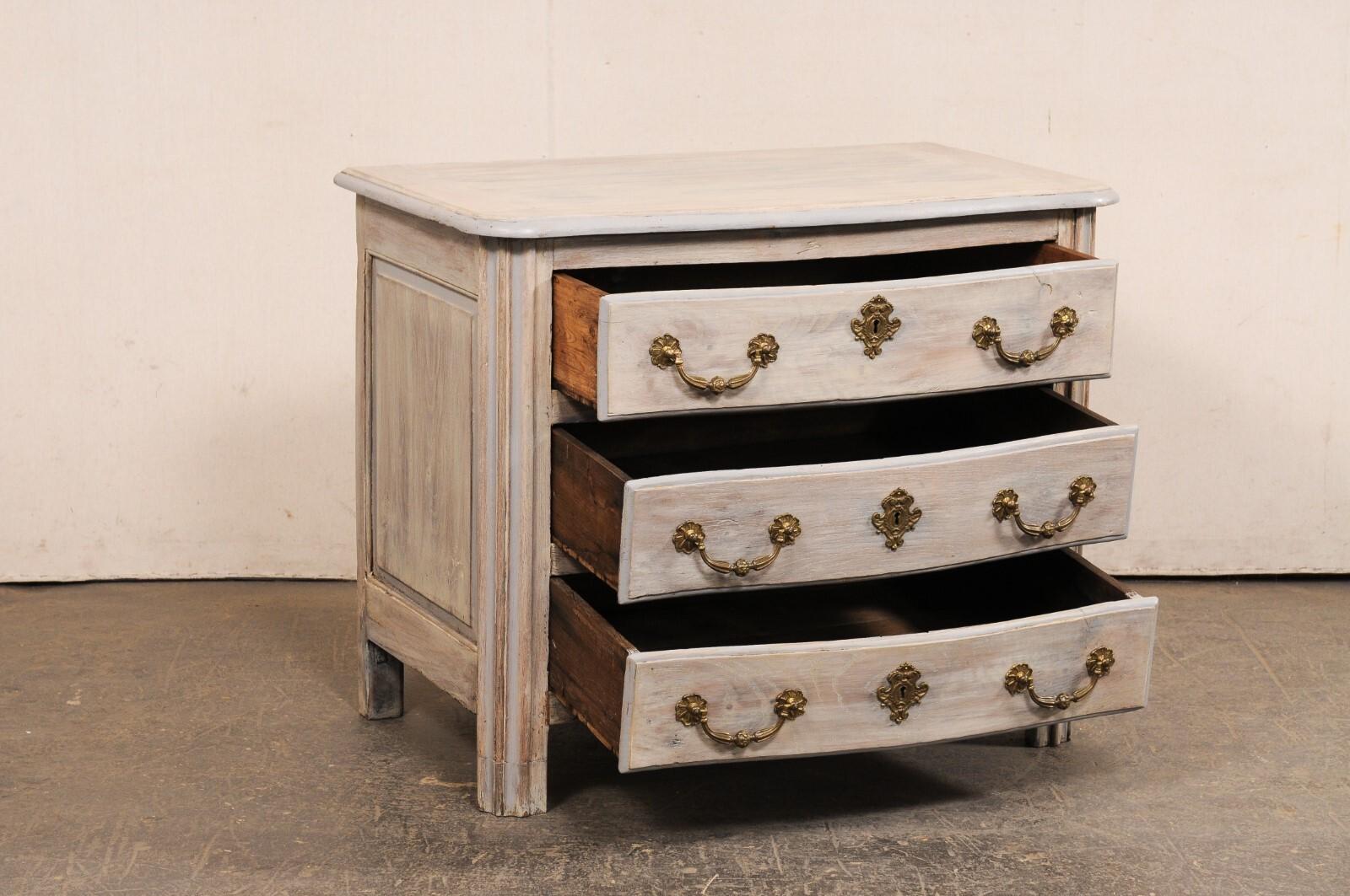 18th C. French Serpentine Commode w/Spectacular Brass Hardware In Good Condition For Sale In Atlanta, GA
