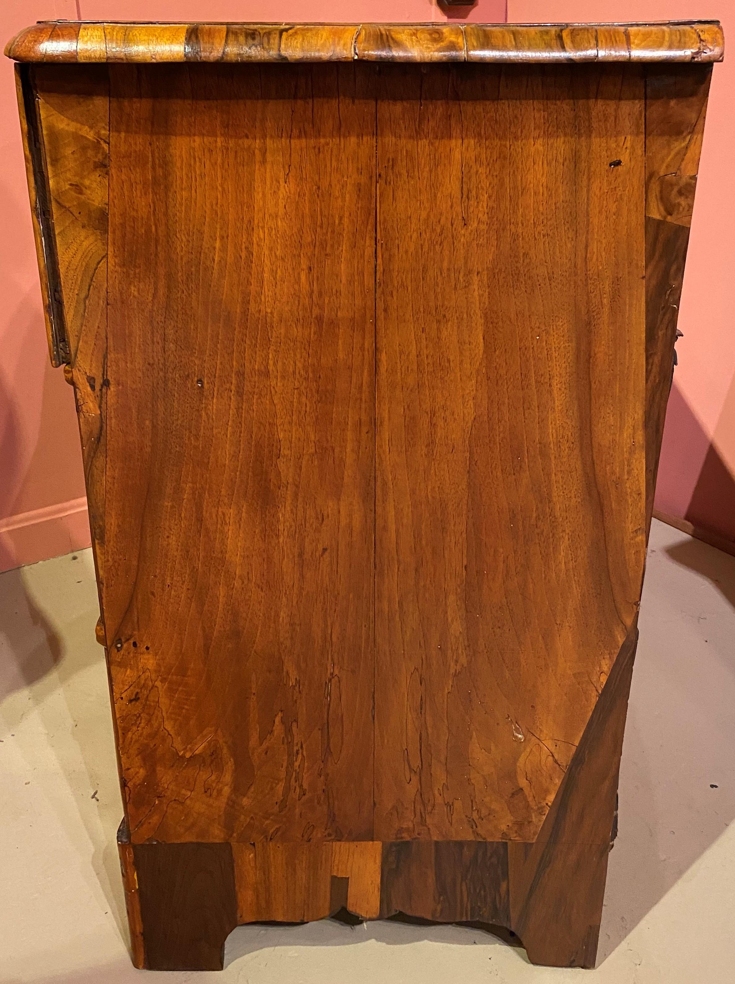 18th C French Walnut 3-Drawer Serpentine Commode with Original Rococo Hardware In Good Condition For Sale In Milford, NH