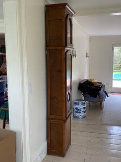 Pendule de parquet Louis XV du 18ème siècle en noyer français de Meslay par Patou-Collin