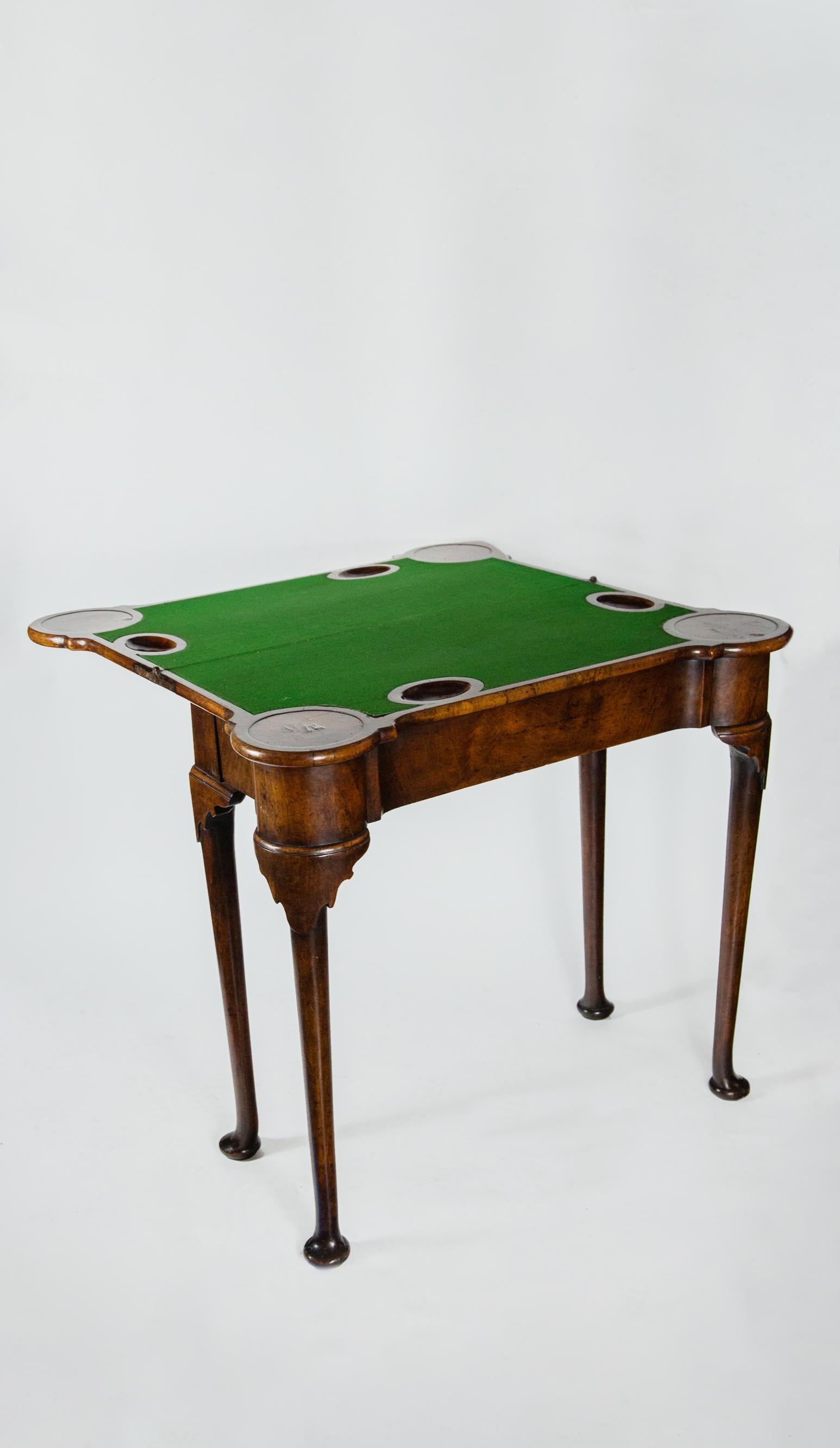 18th century George II Concertina gaming table. Mahogany with felt green hinged rectangular top with re-entrant and rounded corners above tapering cabriole legs ending in pad feet. Measures: 28.5 H