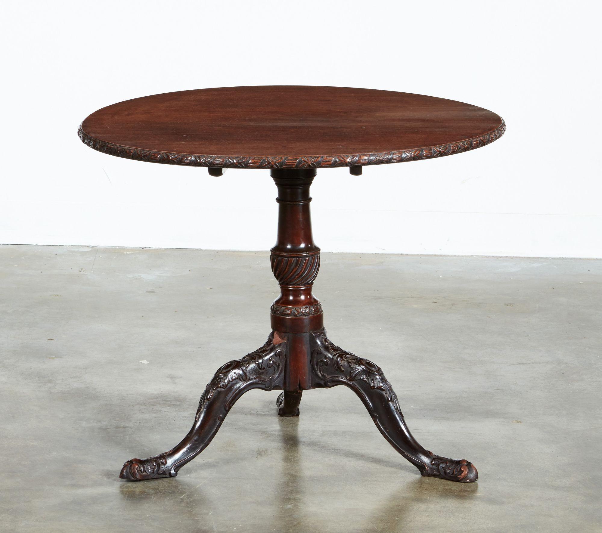 18th c. George II Low Padouk Tea Table In Good Condition For Sale In Greenwich, CT