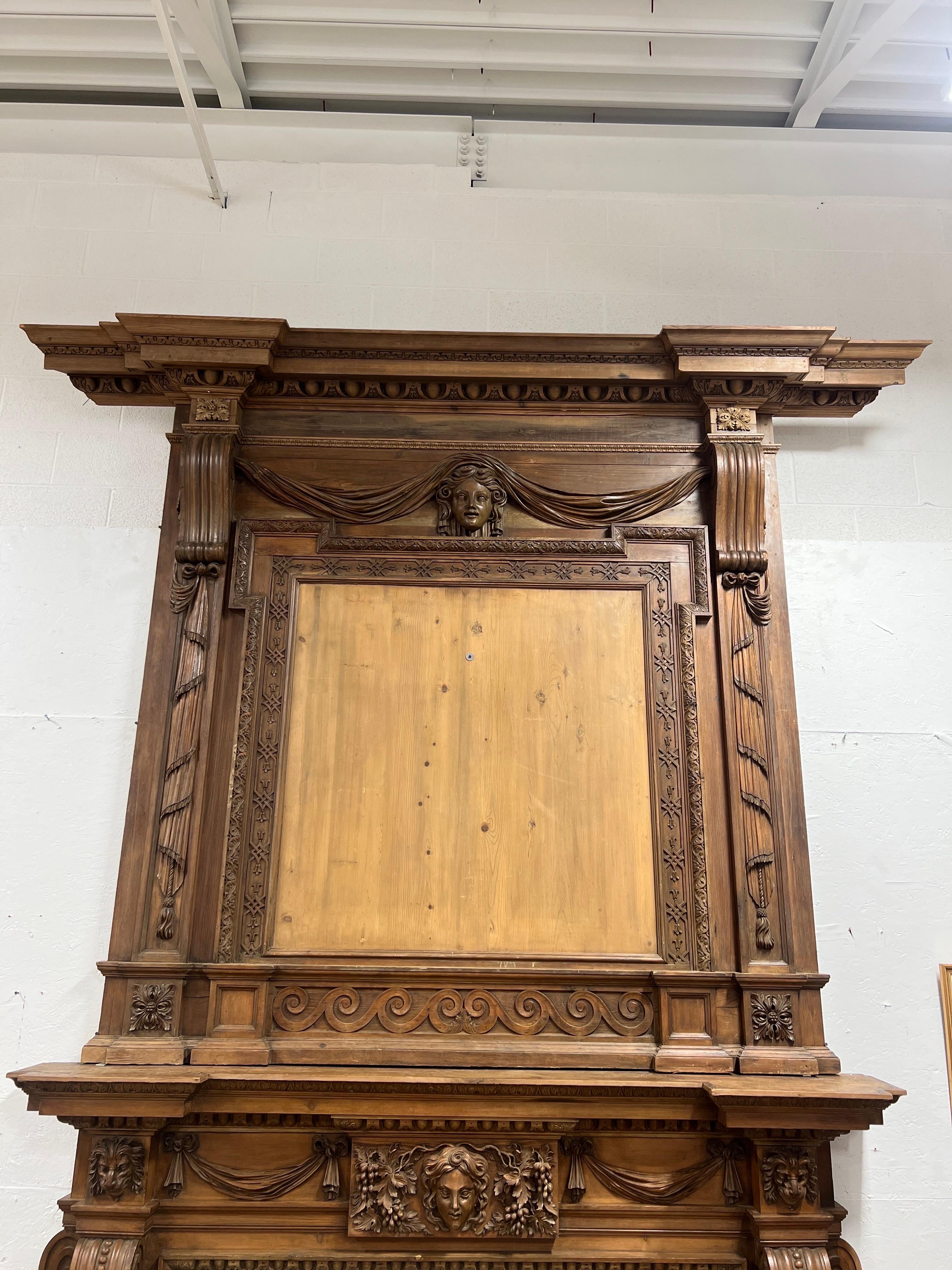 18th C., Georgian English Carved Pine Mantel W/ Overmantel Style of William Kent In Good Condition For Sale In Atlanta, GA