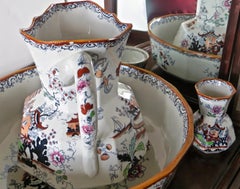 Meuble de toilette du 18ème siècle et ensemble de six pièces de Mason's Ironstone