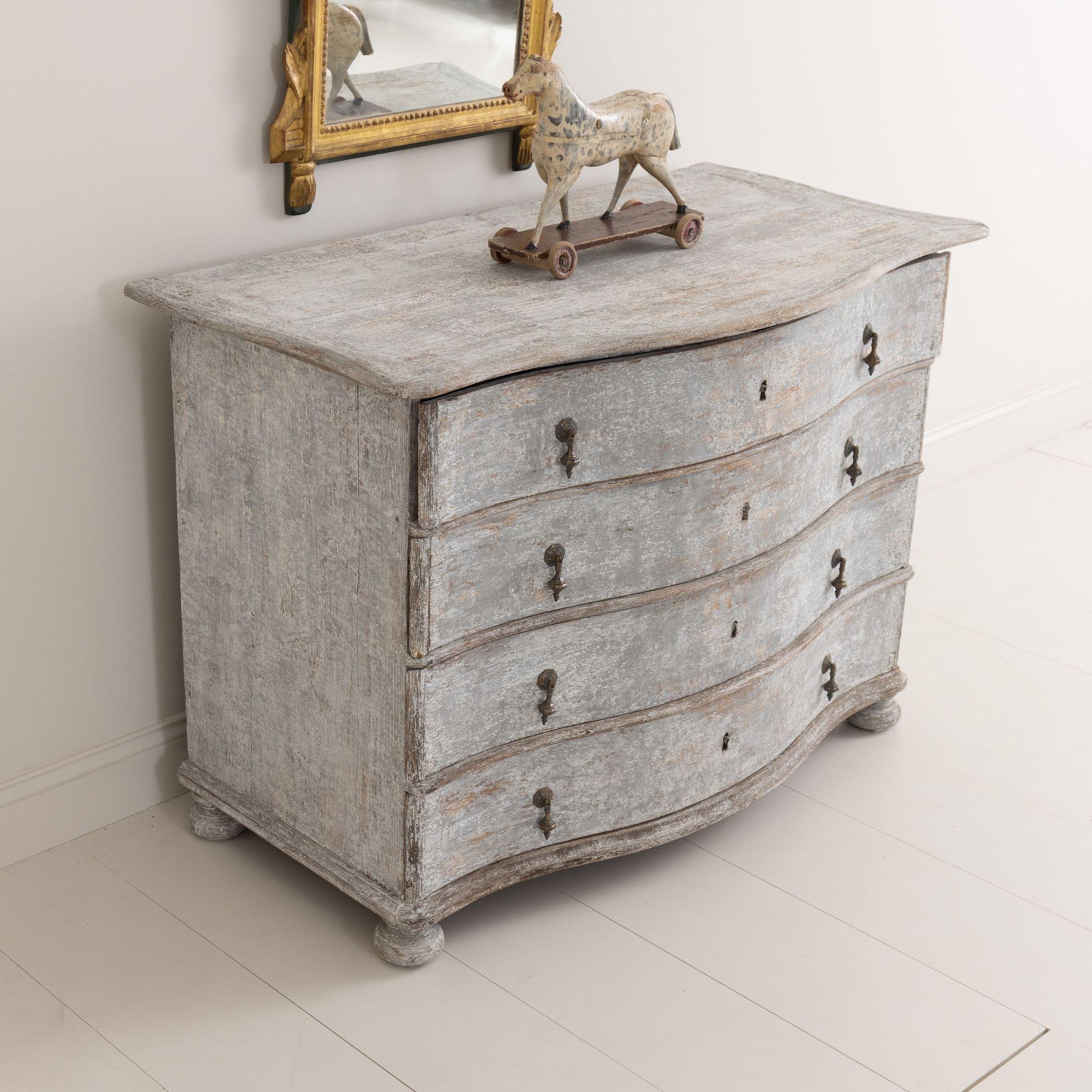 18th Century German Baroque Arbalette Front Commode in Original Paint In Excellent Condition In Wichita, KS