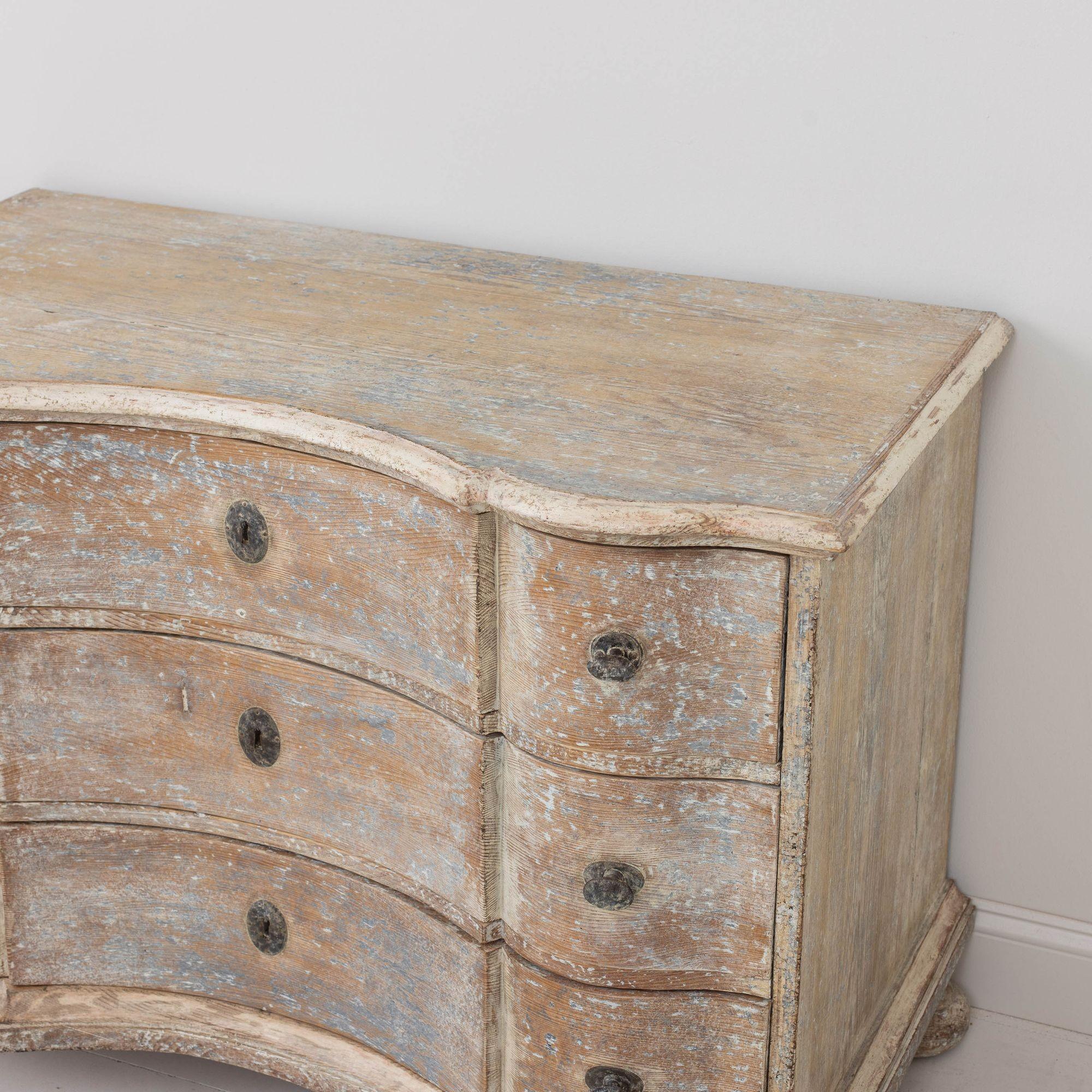 18th c. German Baroque Commode in Original Patina with Arbalette Shaped Front For Sale 6