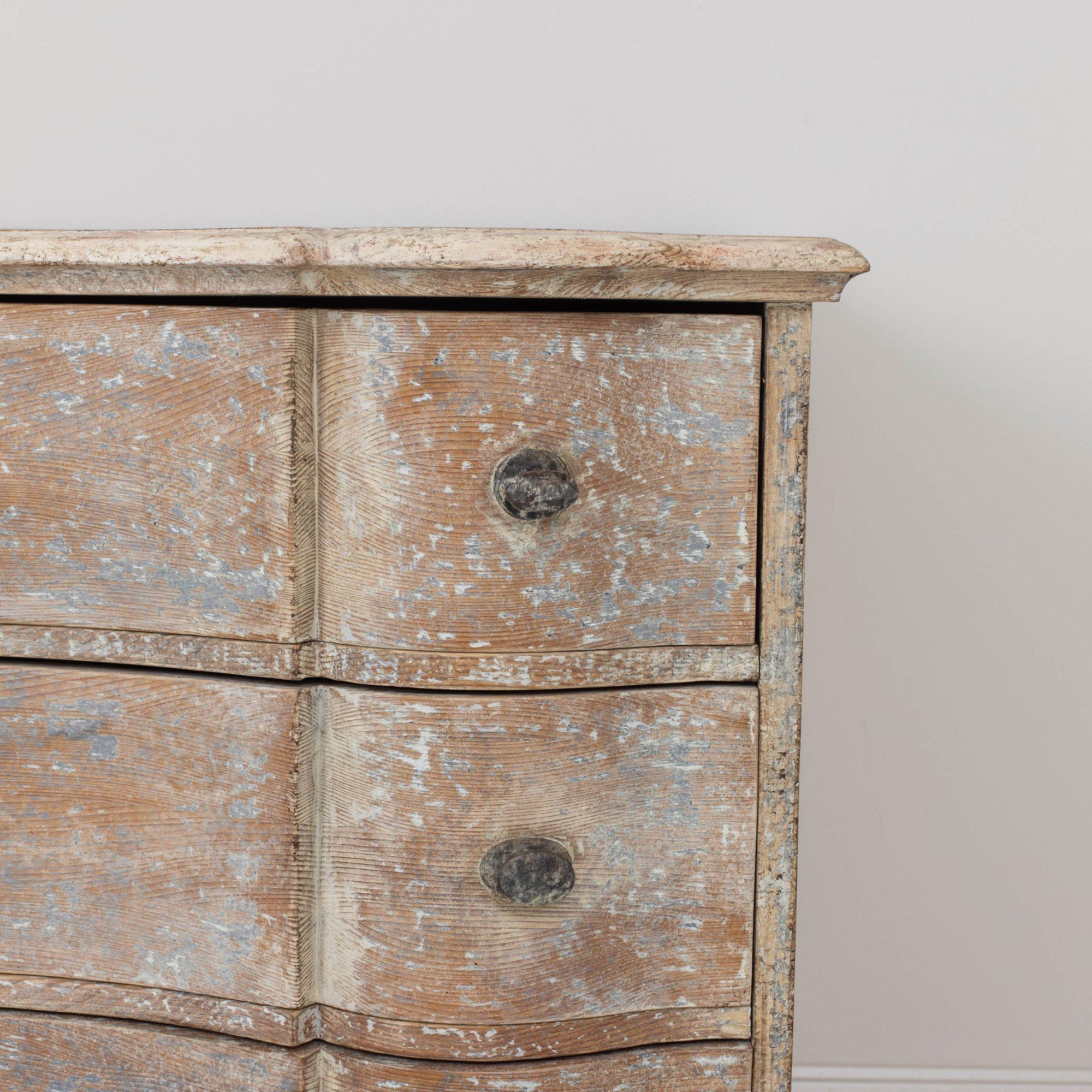 18th c. German Baroque Commode in Original Patina with Arbalette Shaped Front For Sale 10