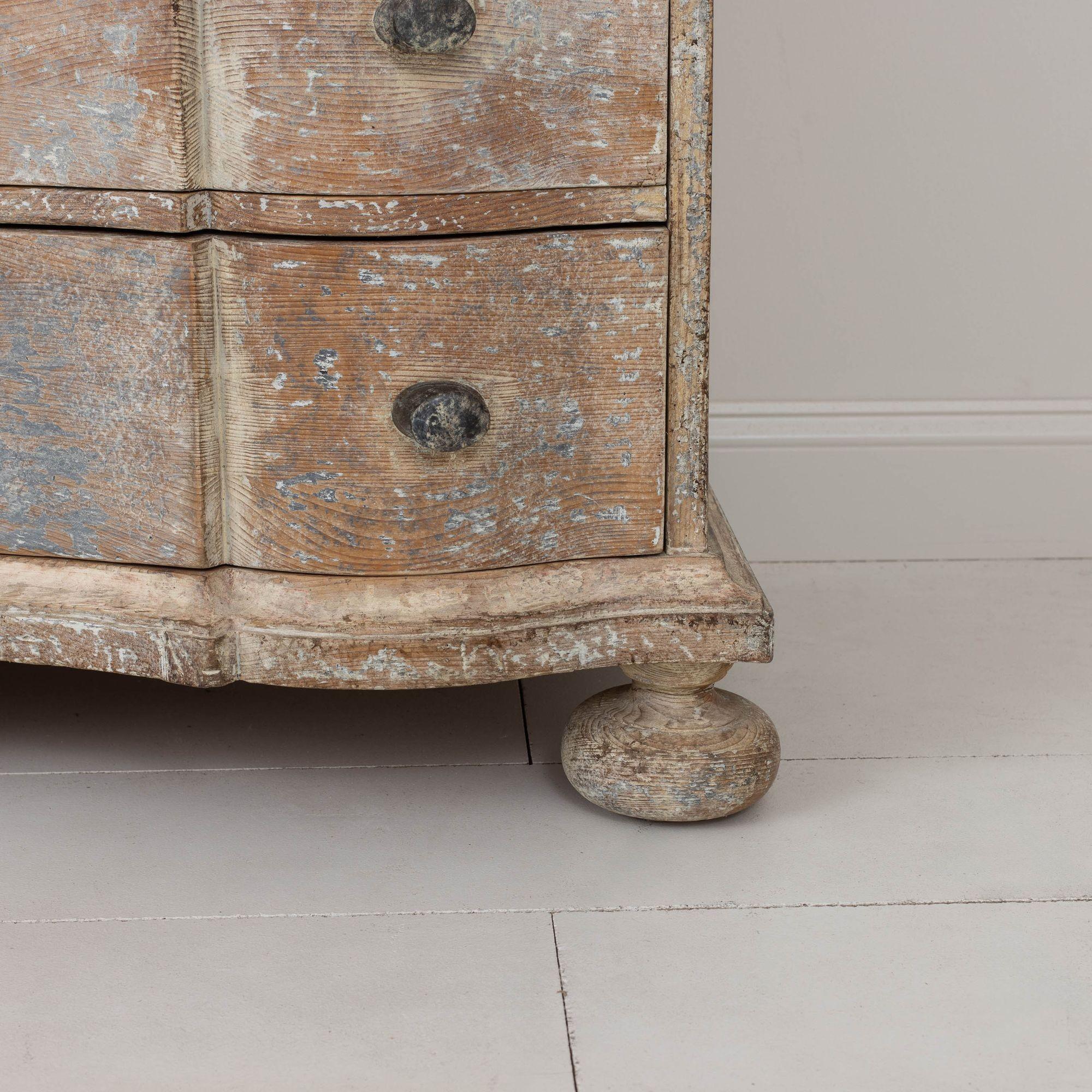 18th c. German Baroque Commode in Original Patina with Arbalette Shaped Front For Sale 11