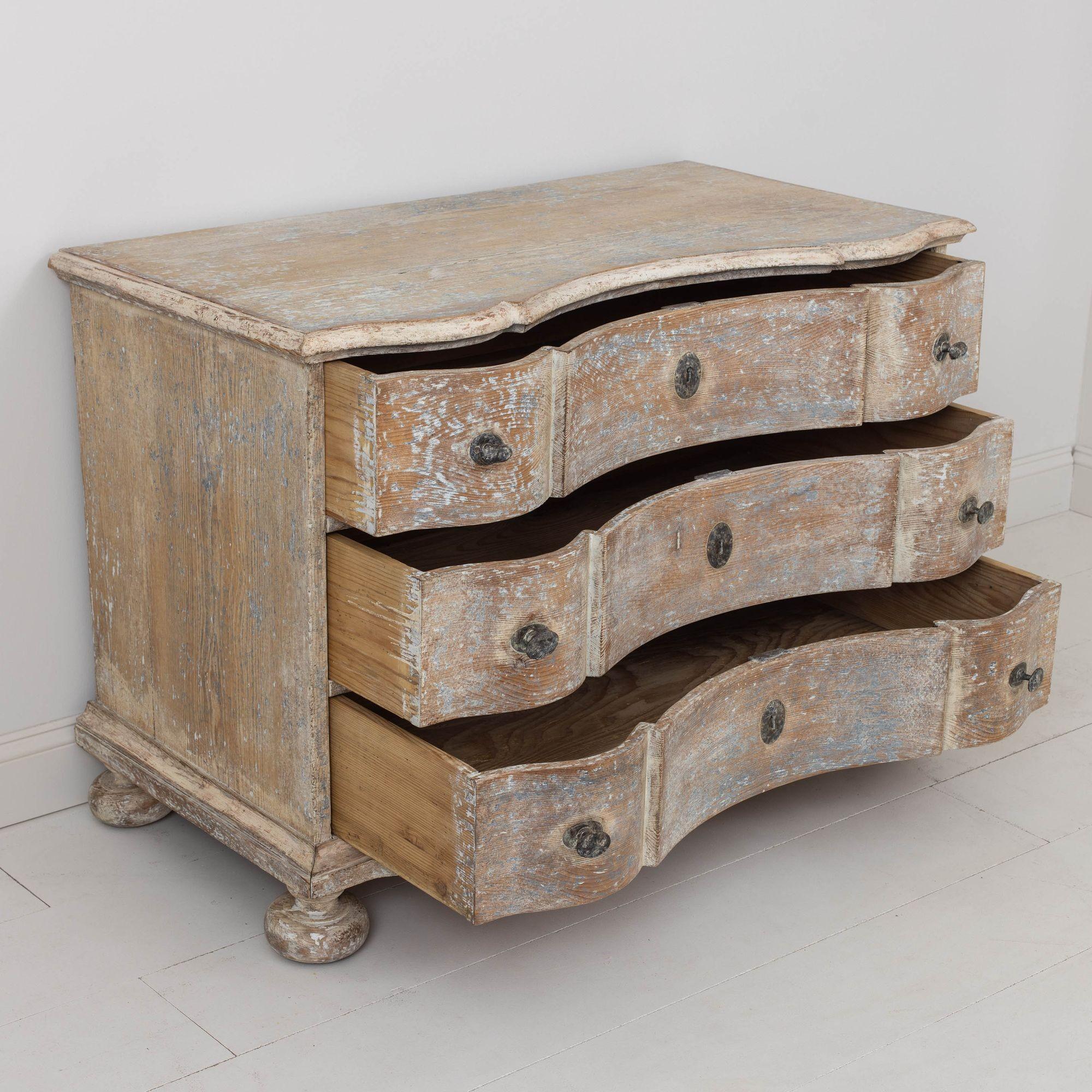 18th c. German Baroque Commode in Original Patina with Arbalette Shaped Front For Sale 12