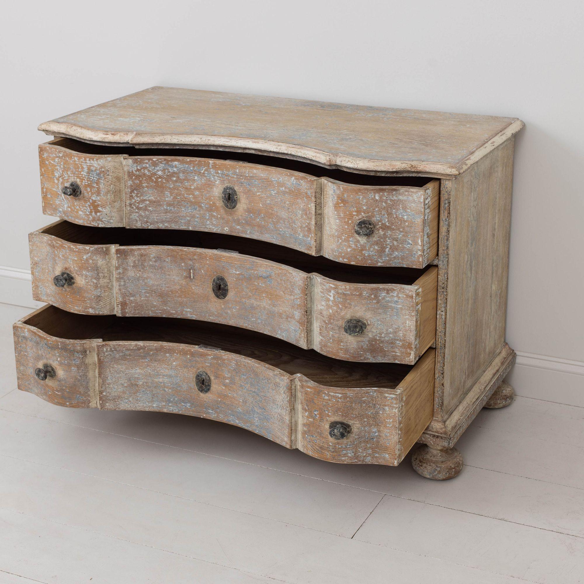 18th c. German Baroque Commode in Original Patina with Arbalette Shaped Front For Sale 13