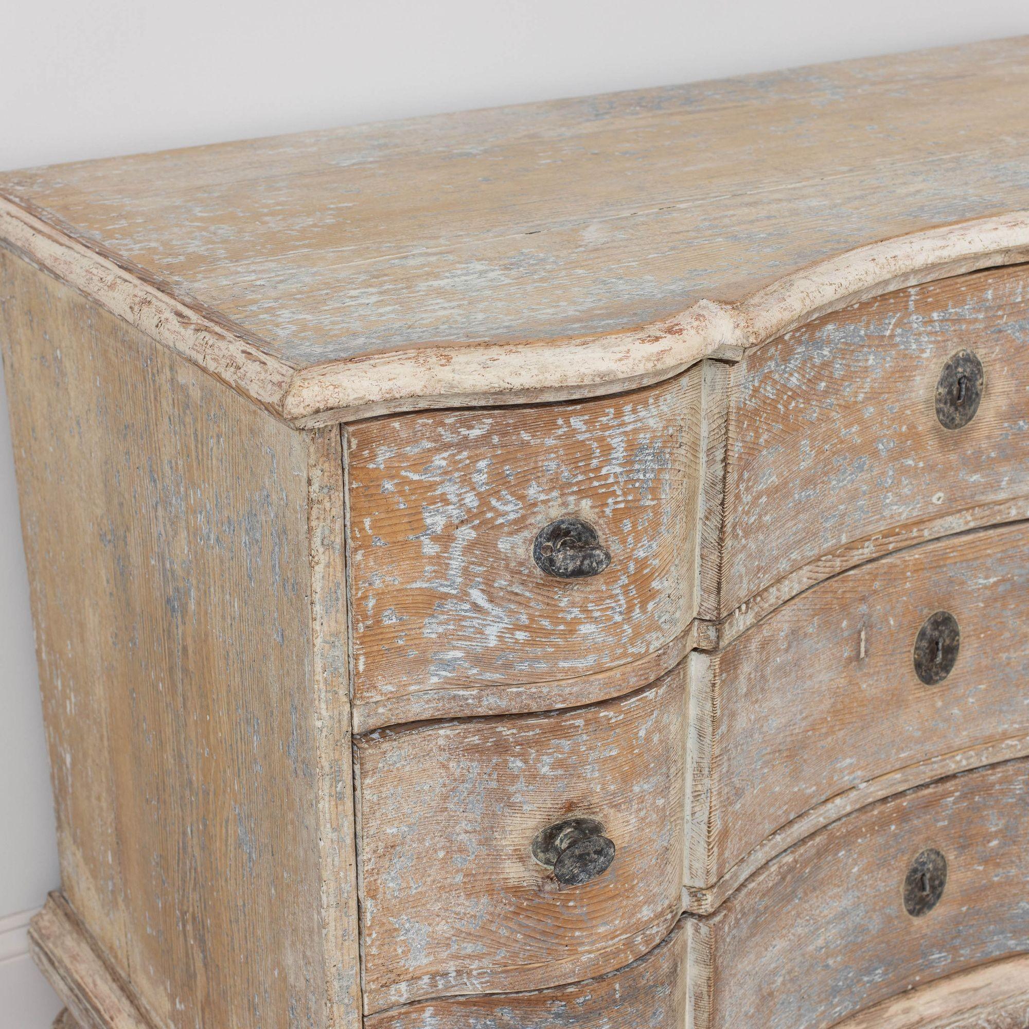18th c. German Baroque Commode in Original Patina with Arbalette Shaped Front For Sale 1