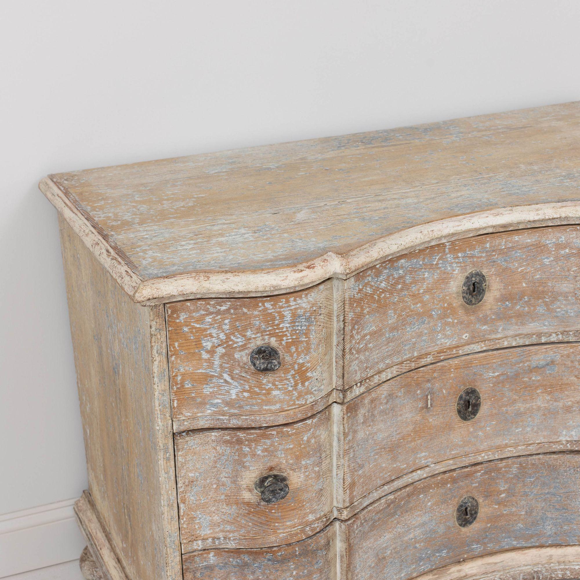 18th c. German Baroque Commode in Original Patina with Arbalette Shaped Front For Sale 2