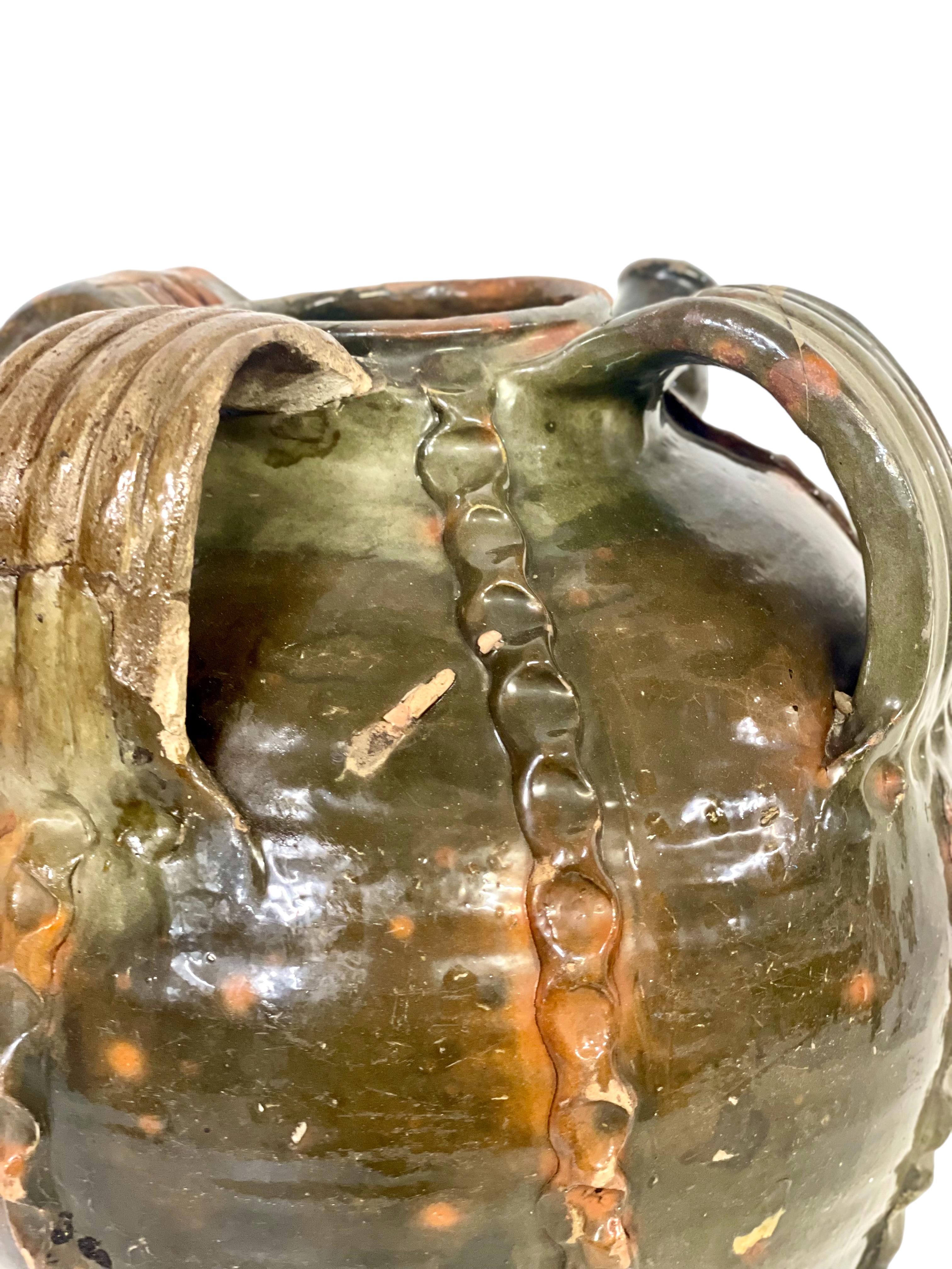 Poterie Jarre à huile en noyer émaillé vert du 18e siècle en France  en vente