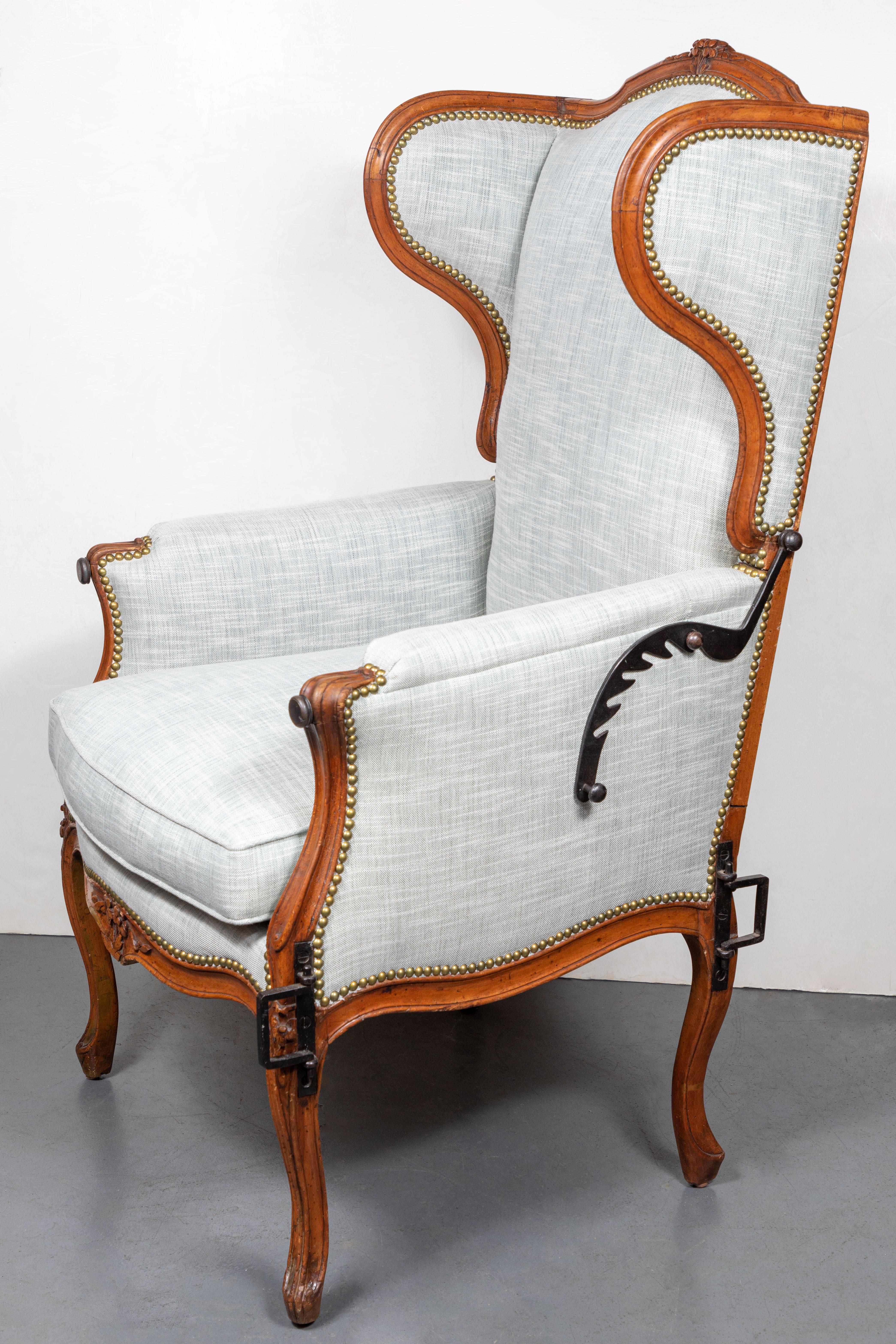 French 18th Century Invalide Chair in Working Condition For Sale